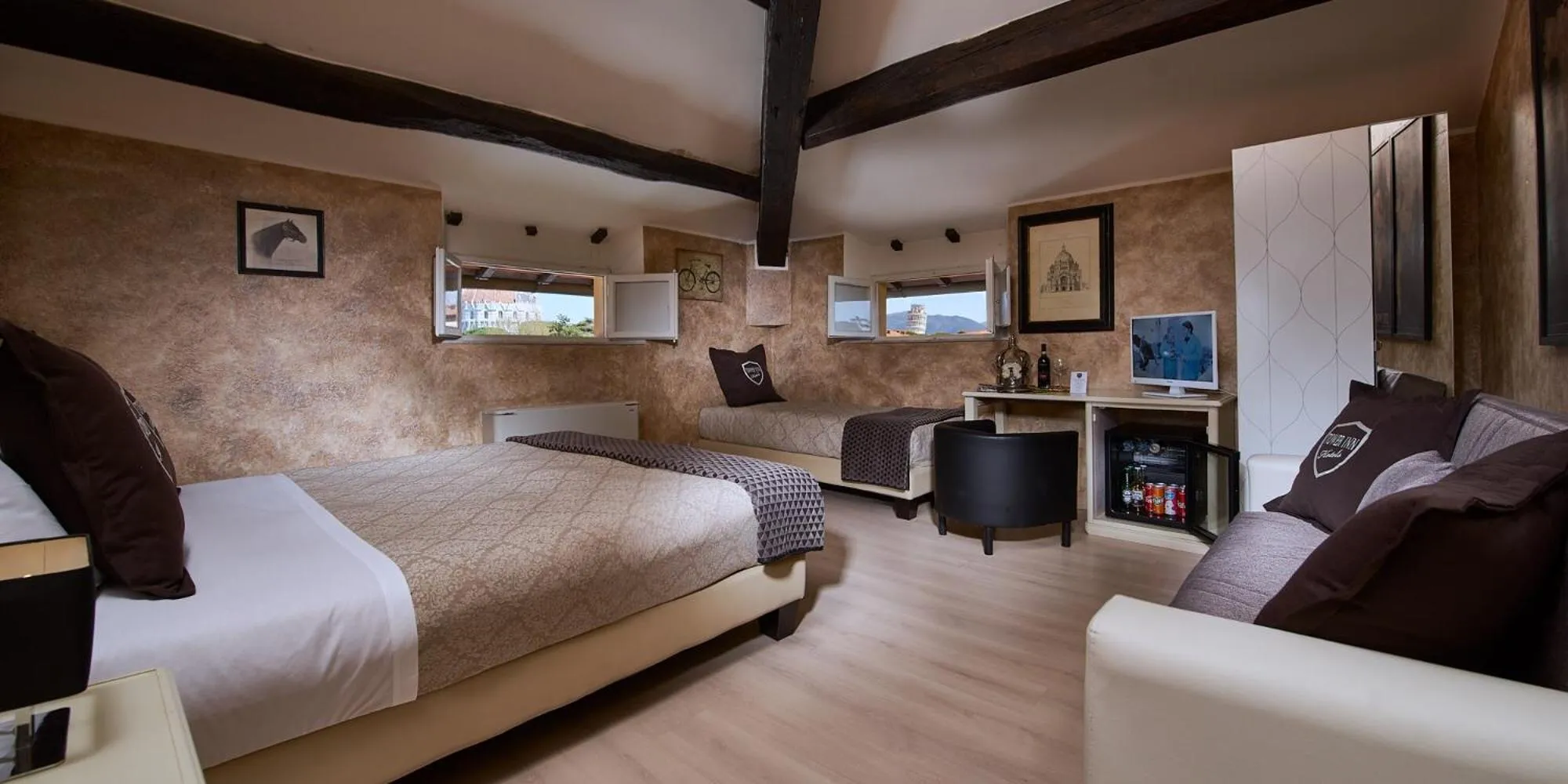 Photo of the whole room, Bed in Villa Tower Inn