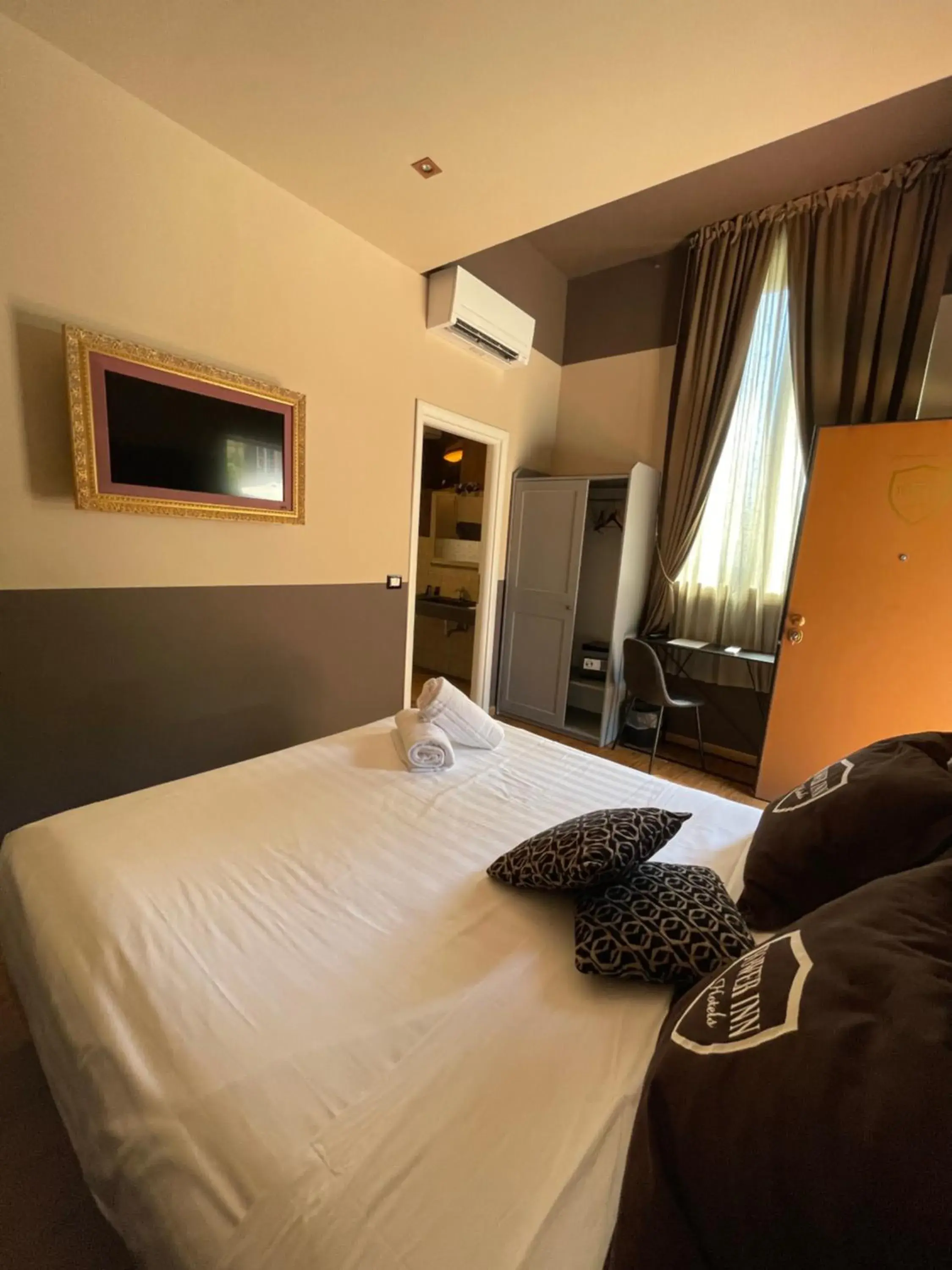 Photo of the whole room, Bed in Villa Tower Inn Photo of the whole room, Bed in Villa Tower Inn