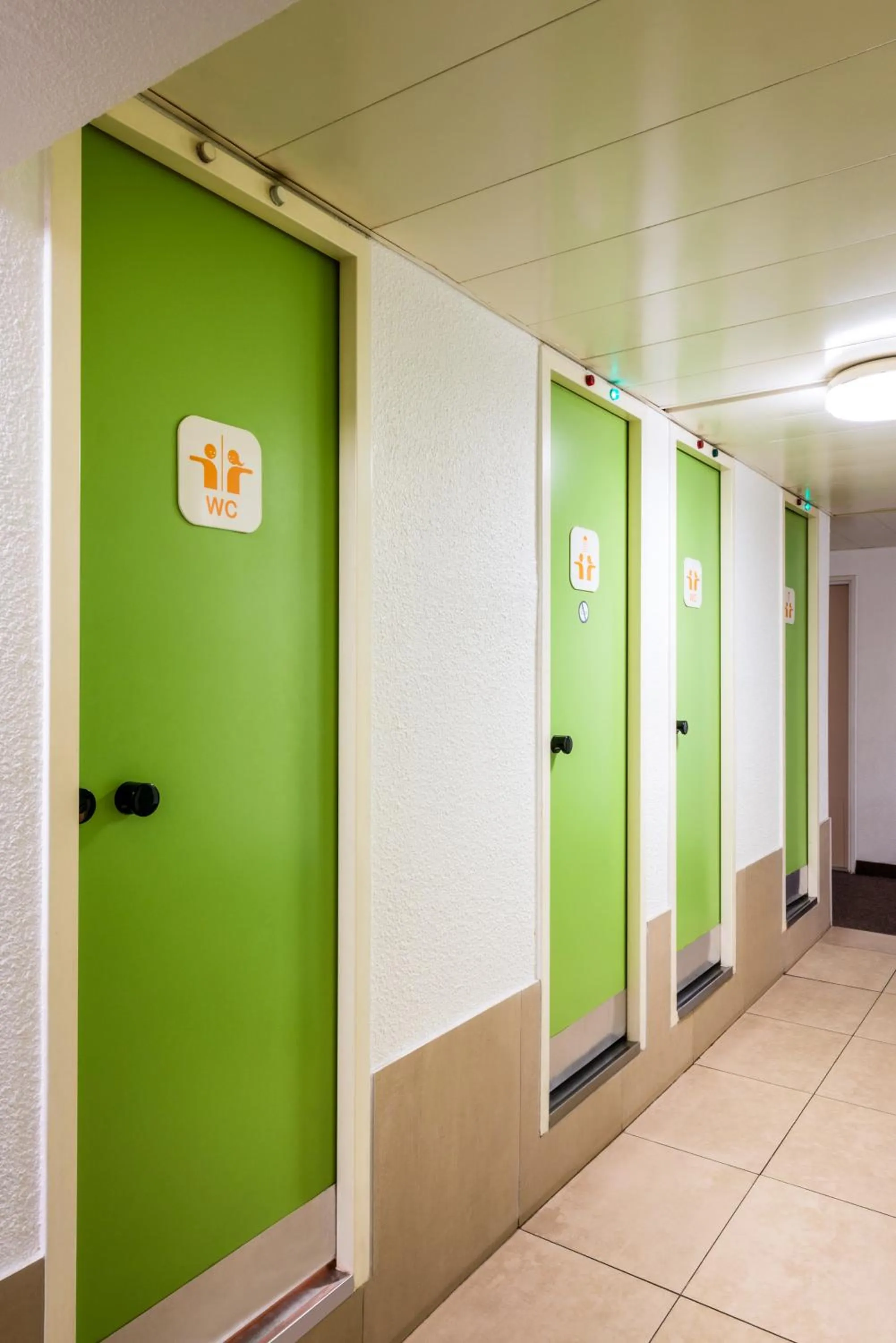 Shower in Hôtel Tours Nord