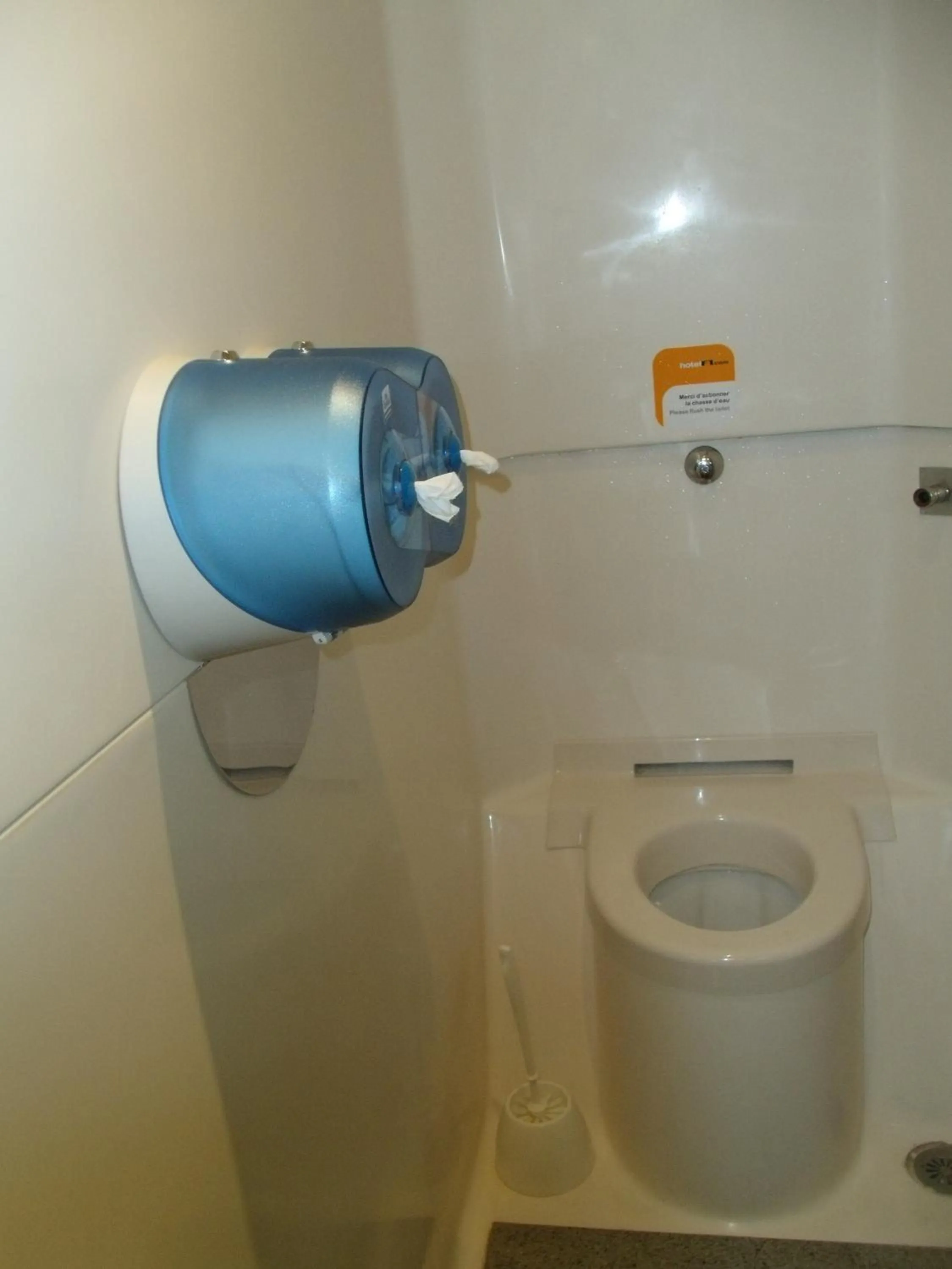 Toilet in Hôtel Tours Nord