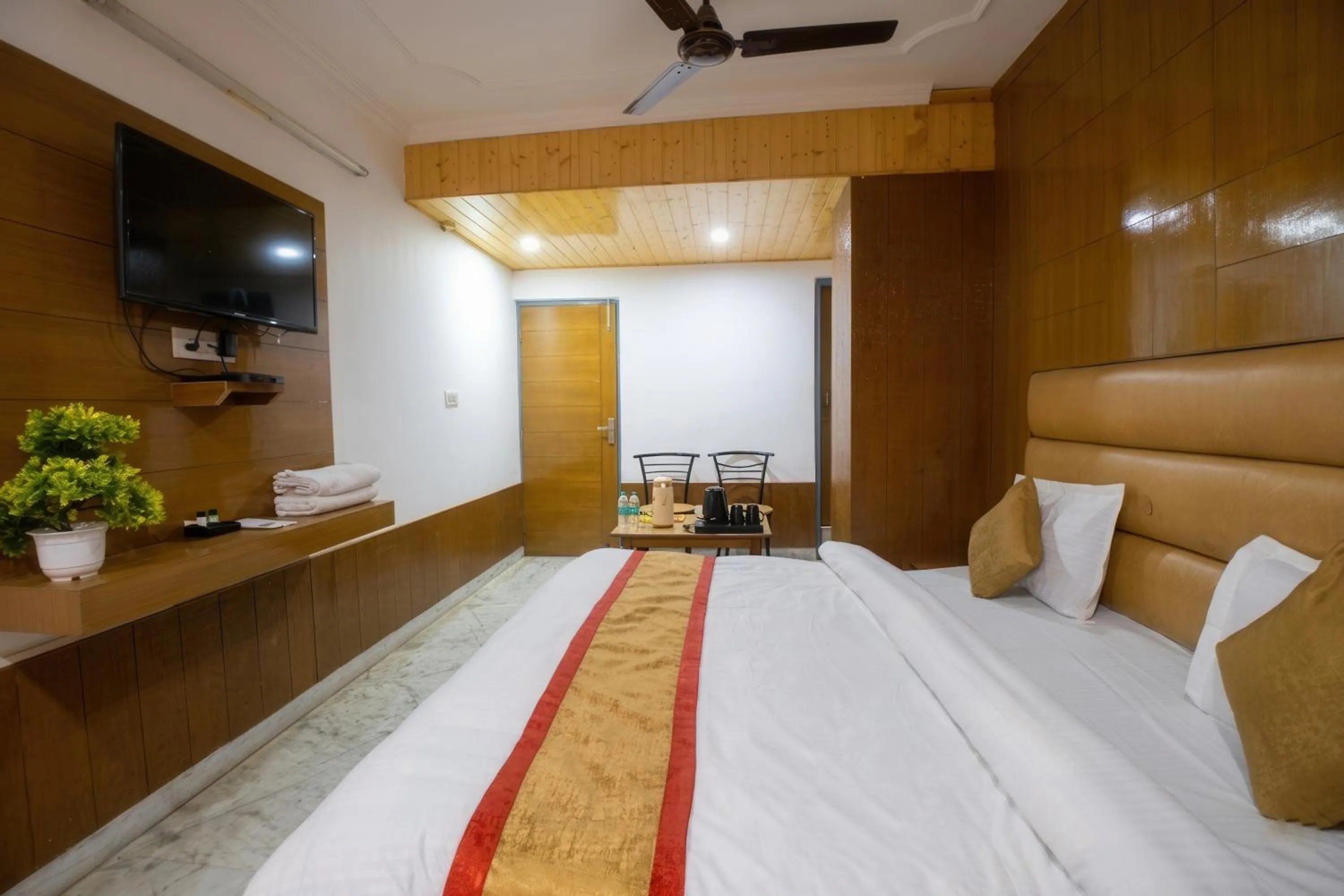 View (from property/room), Bed in Mussoorie Residency