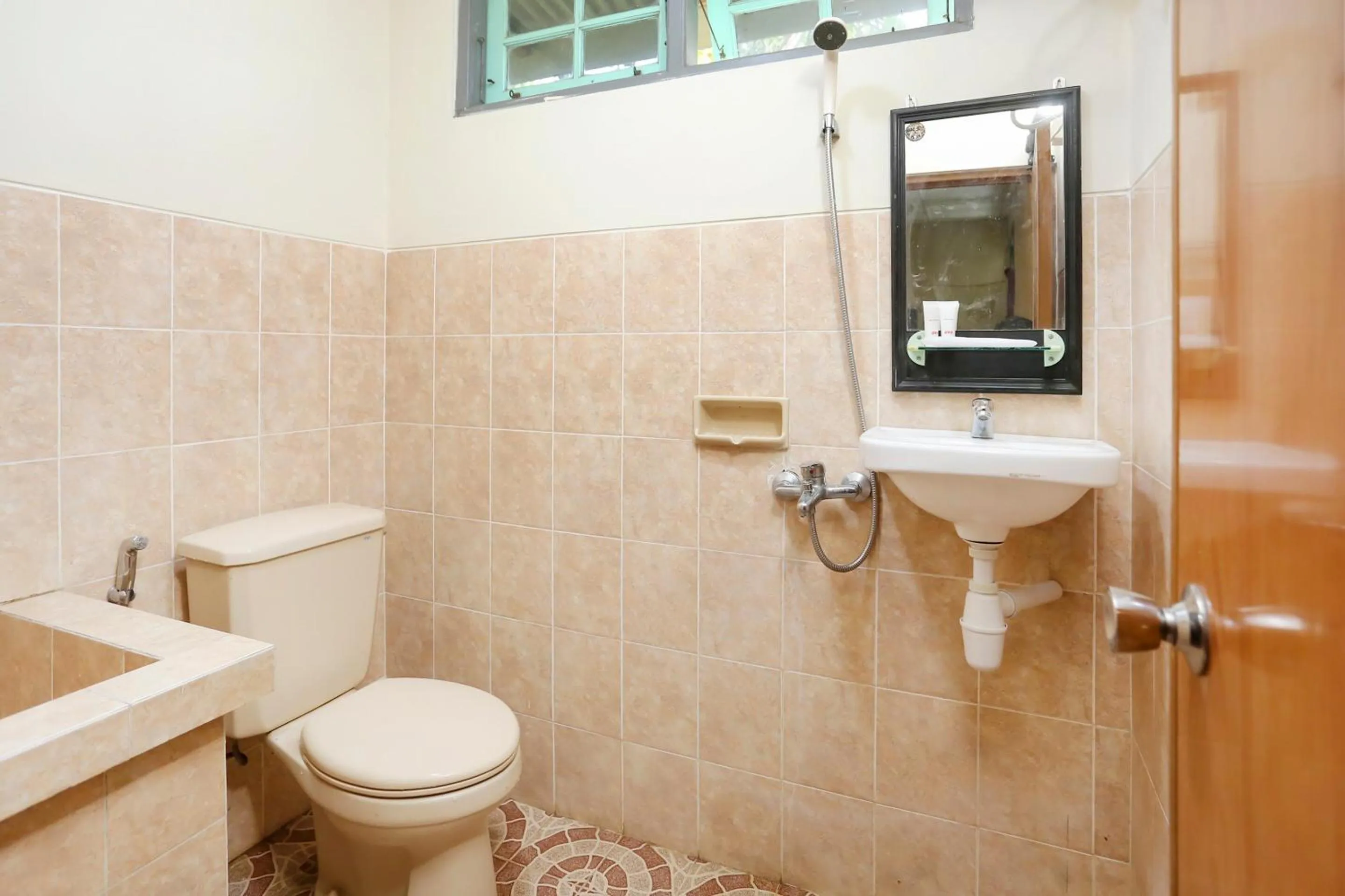 Bathroom in Hotel O Penginapan Kepurun Pawana Indonesia