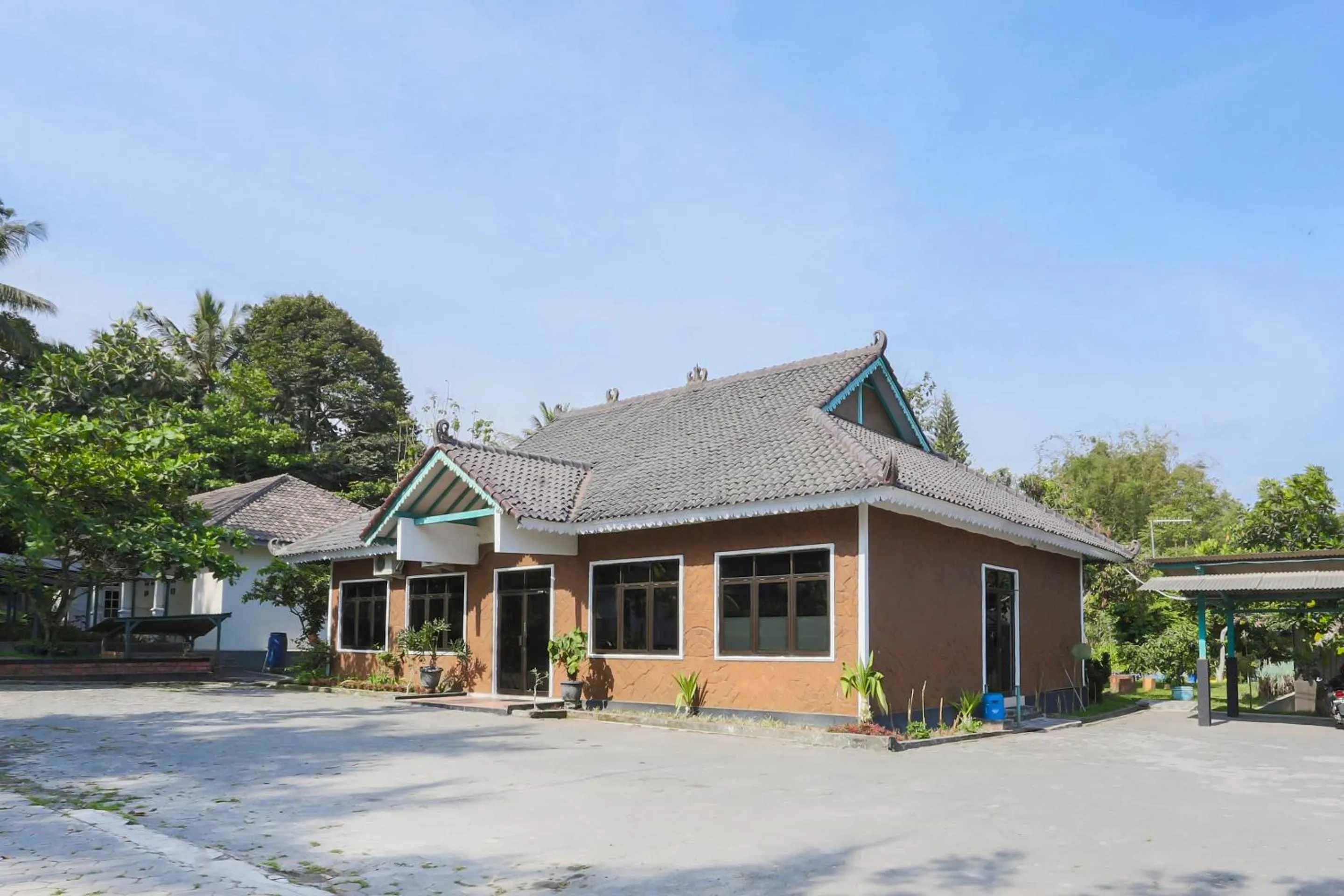 Facade/entrance in Hotel O Penginapan Kepurun Pawana Indonesia