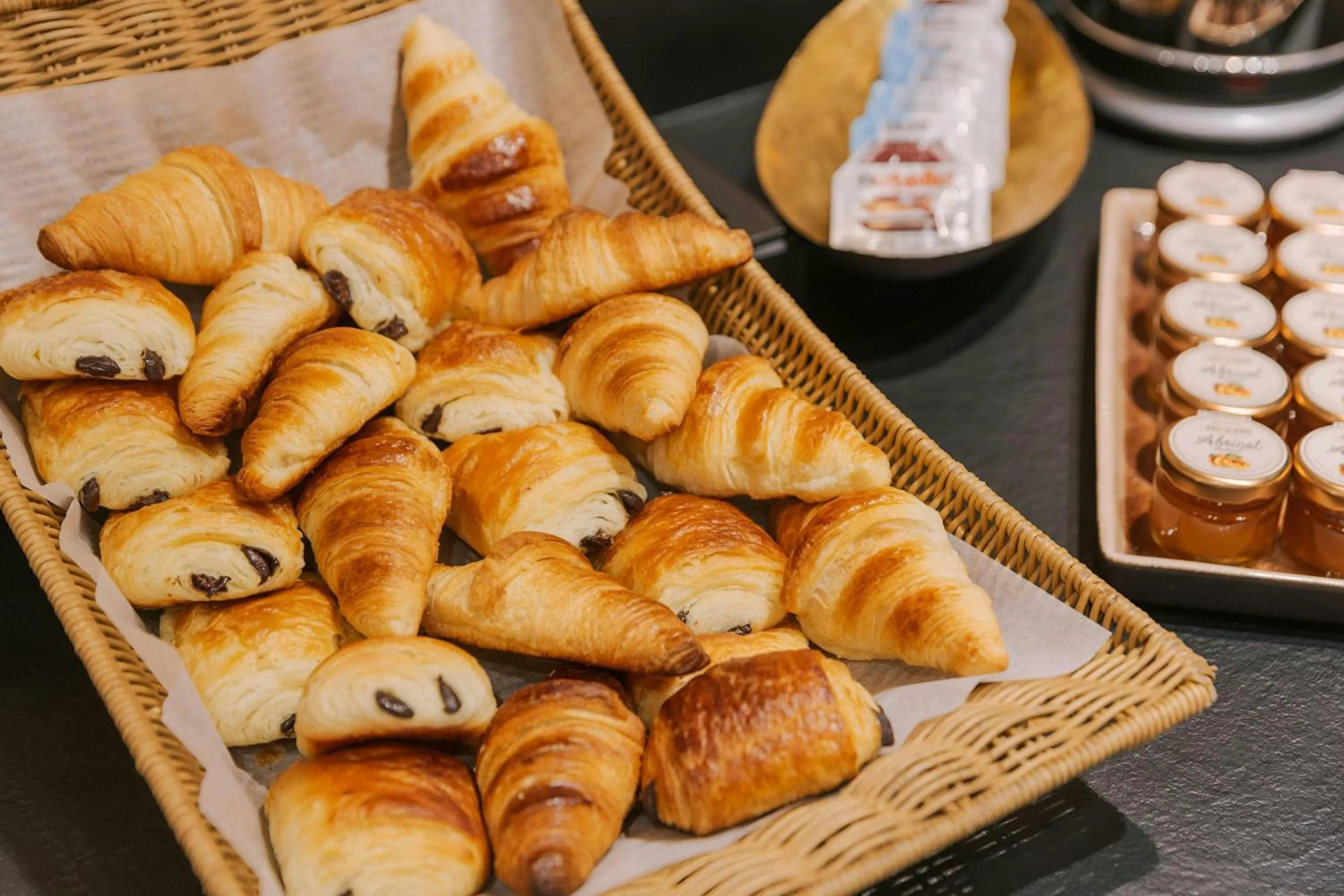 Breakfast in Le Frochot Hotel Pigalle, Sonder by Marriott Bonvoy