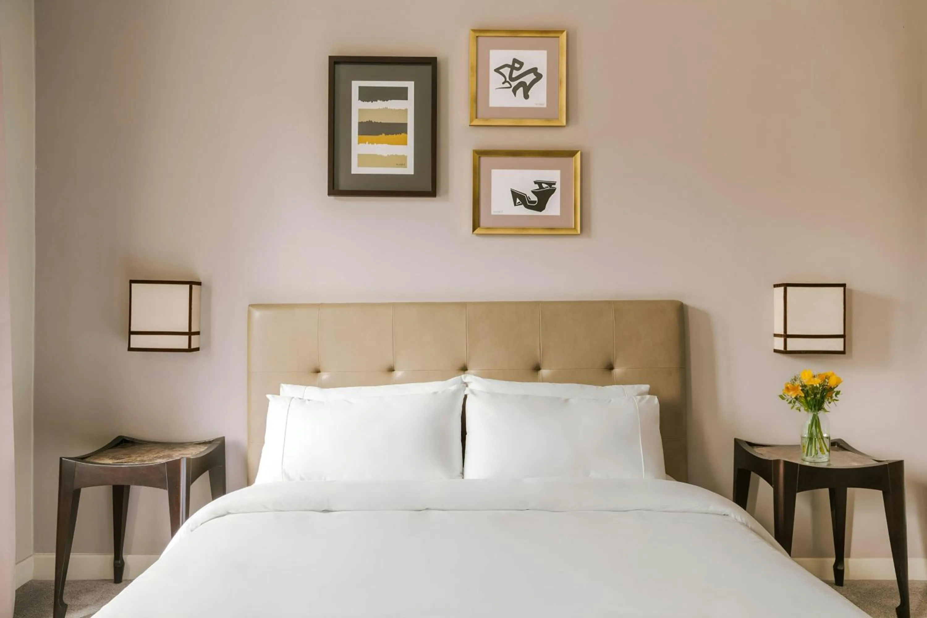 Bedroom, Bed in Le Frochot Hotel Pigalle, Sonder by Marriott Bonvoy