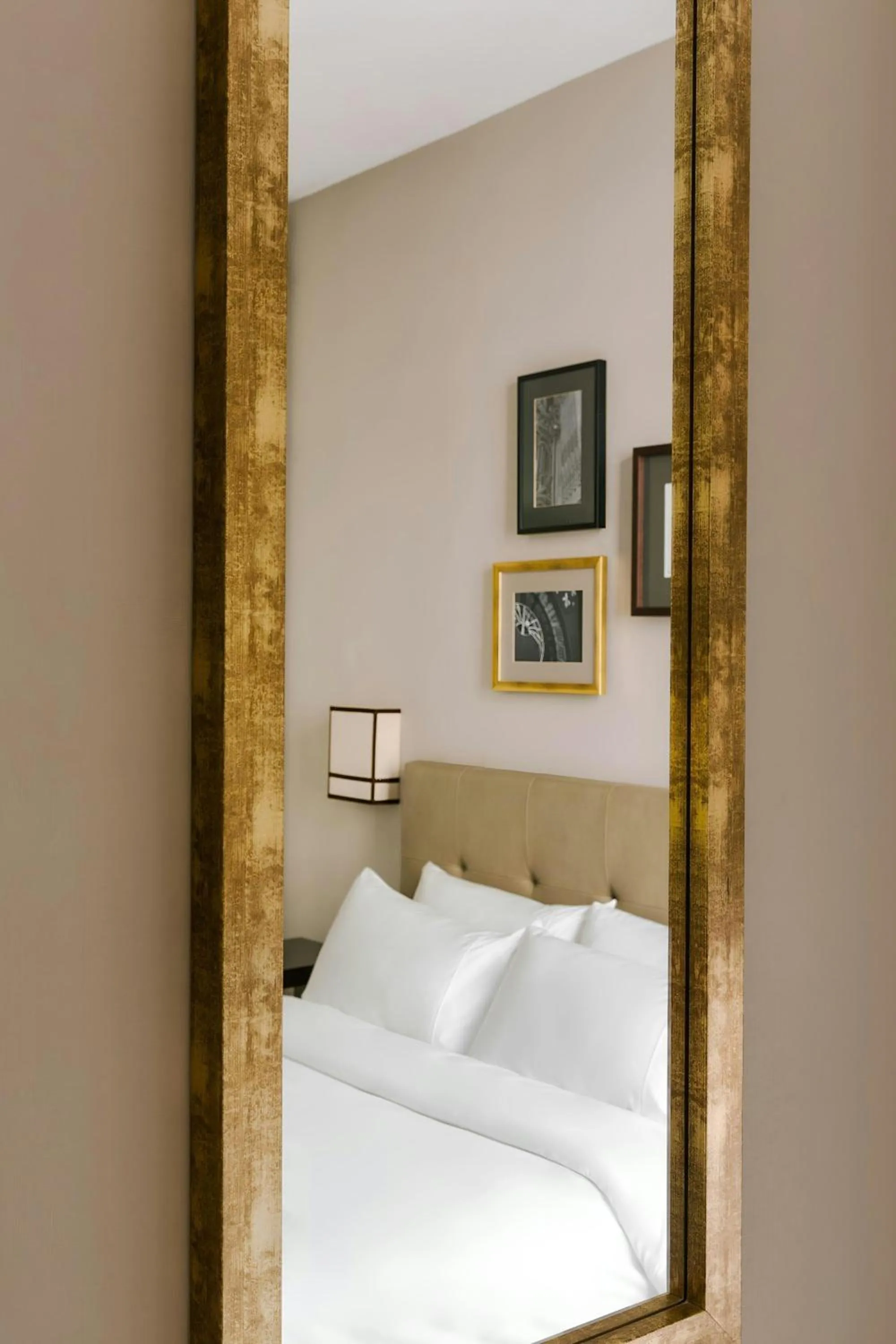 Bedroom, Bed in Le Frochot Hotel Pigalle, Sonder by Marriott Bonvoy