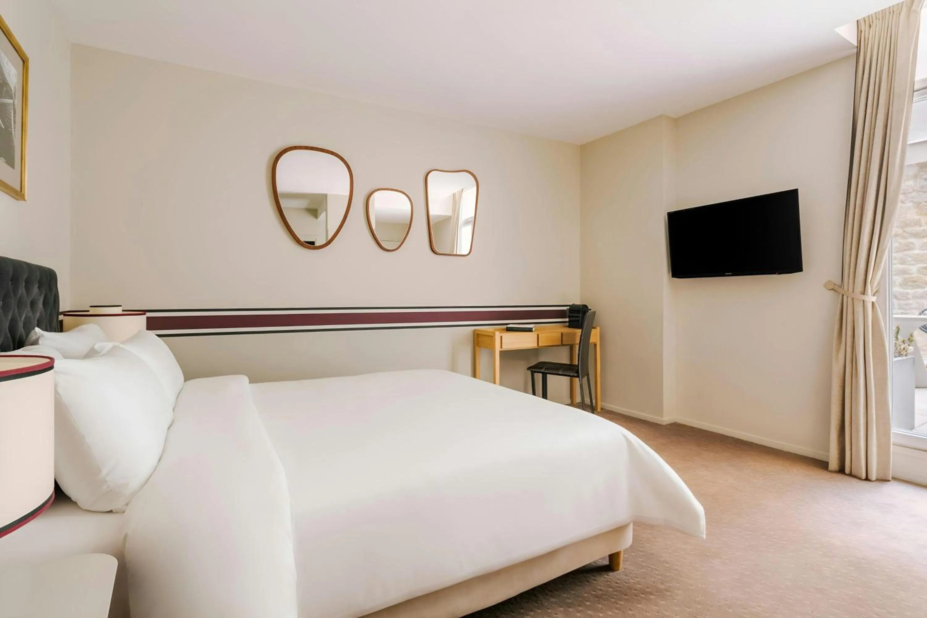 Bedroom, Bed in Le Frochot Hotel Pigalle, Sonder by Marriott Bonvoy