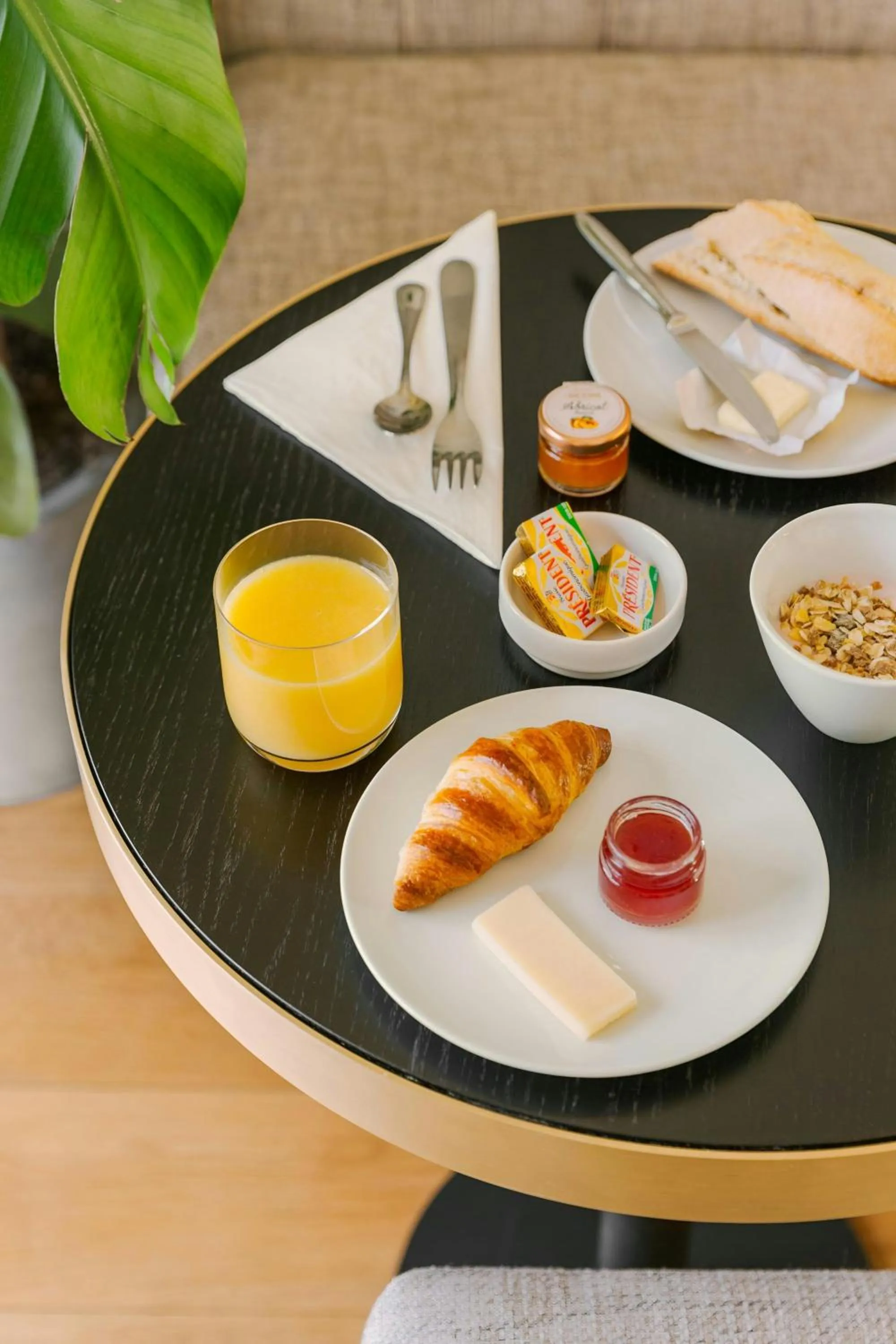 Breakfast in Le Frochot Hotel Pigalle, Sonder by Marriott Bonvoy
