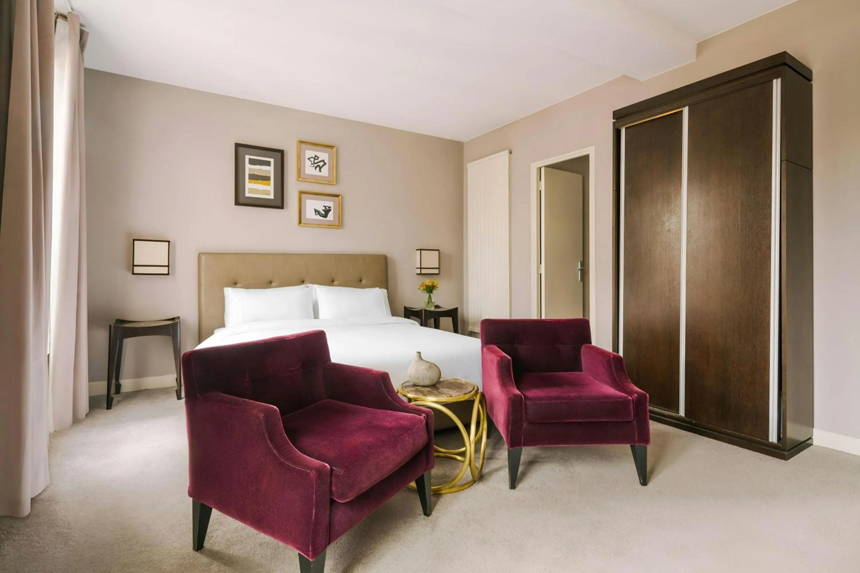Bedroom, Bed in Le Frochot Hotel Pigalle, Sonder by Marriott Bonvoy