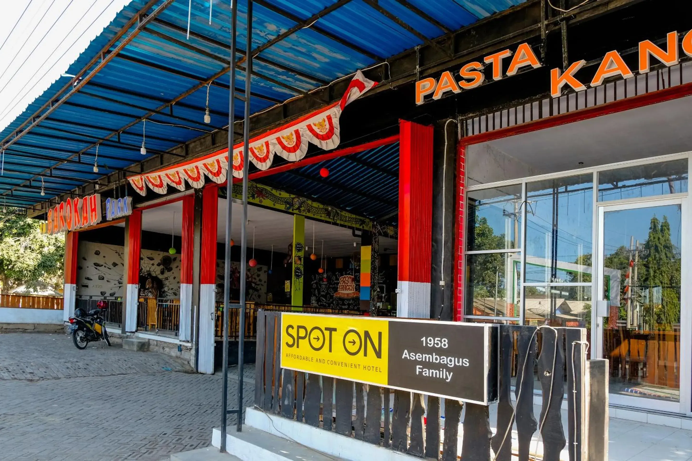 Facade/entrance in Hotel O sembagus Family Facade/entrance in Hotel O sembagus Family