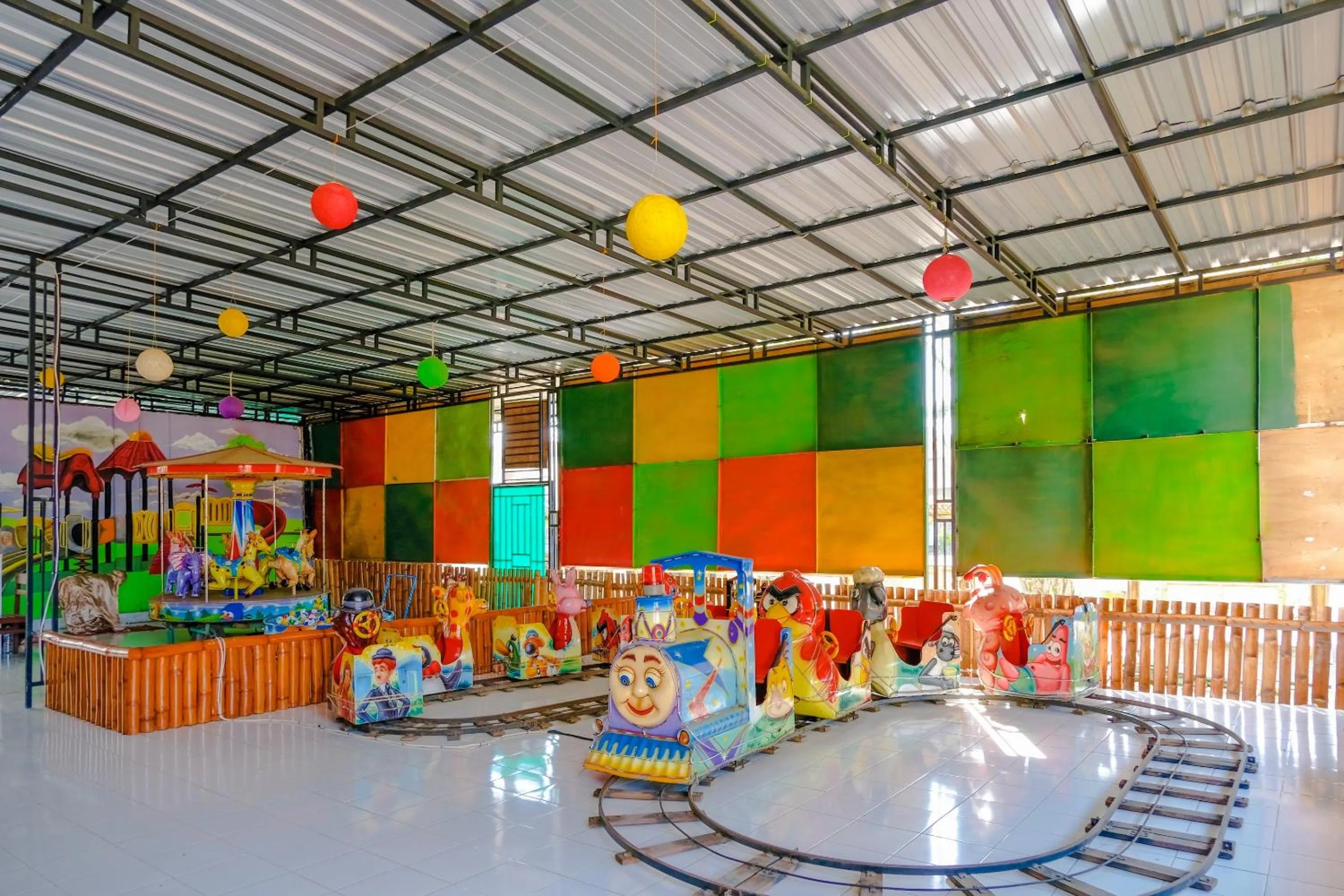 Entertainment in Hotel O sembagus Family