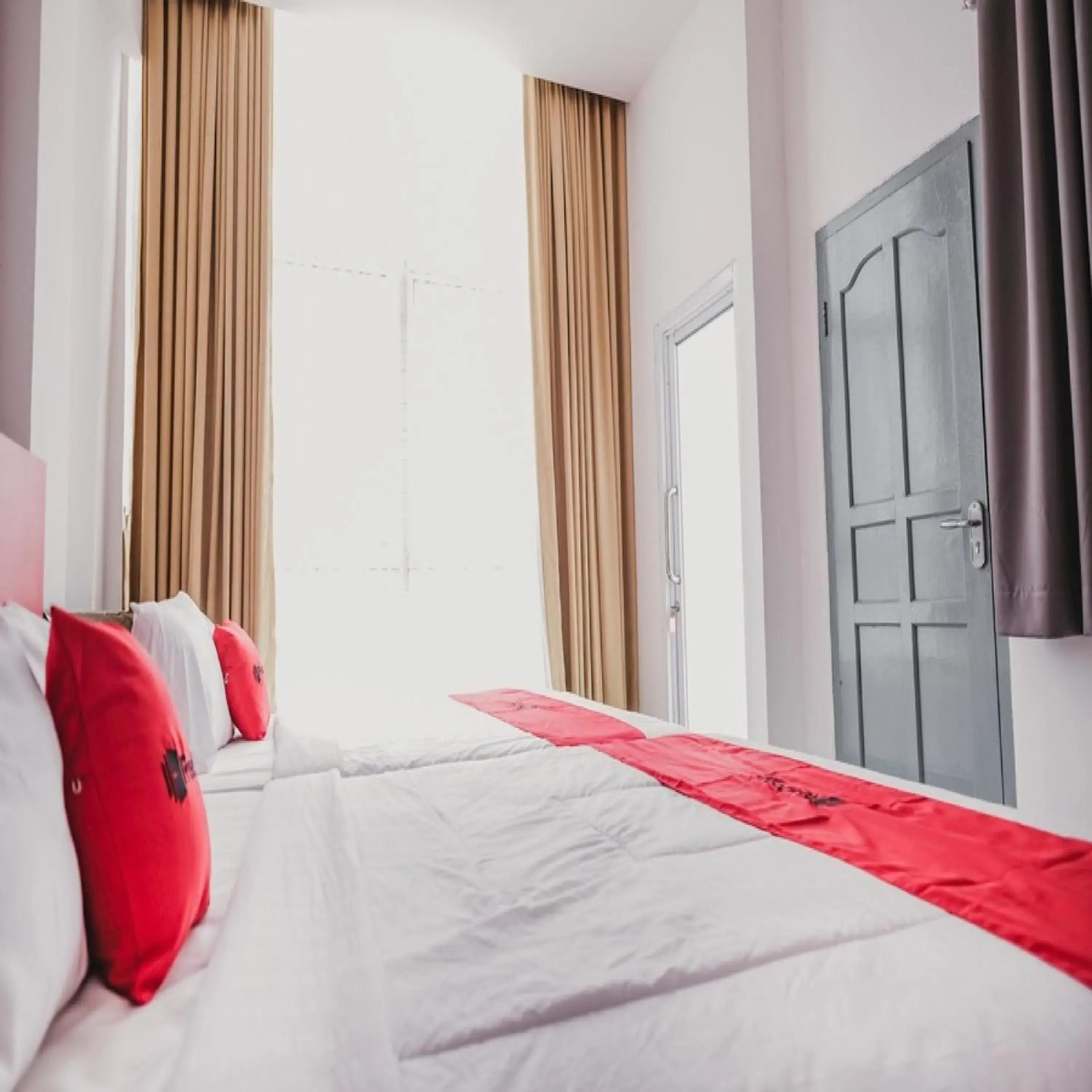 Bedroom, Bed in RedDoorz @ Jalan Sukabangun 2 Palembang Bedroom, Bed in RedDoorz @ Jalan Sukabangun 2 Palembang