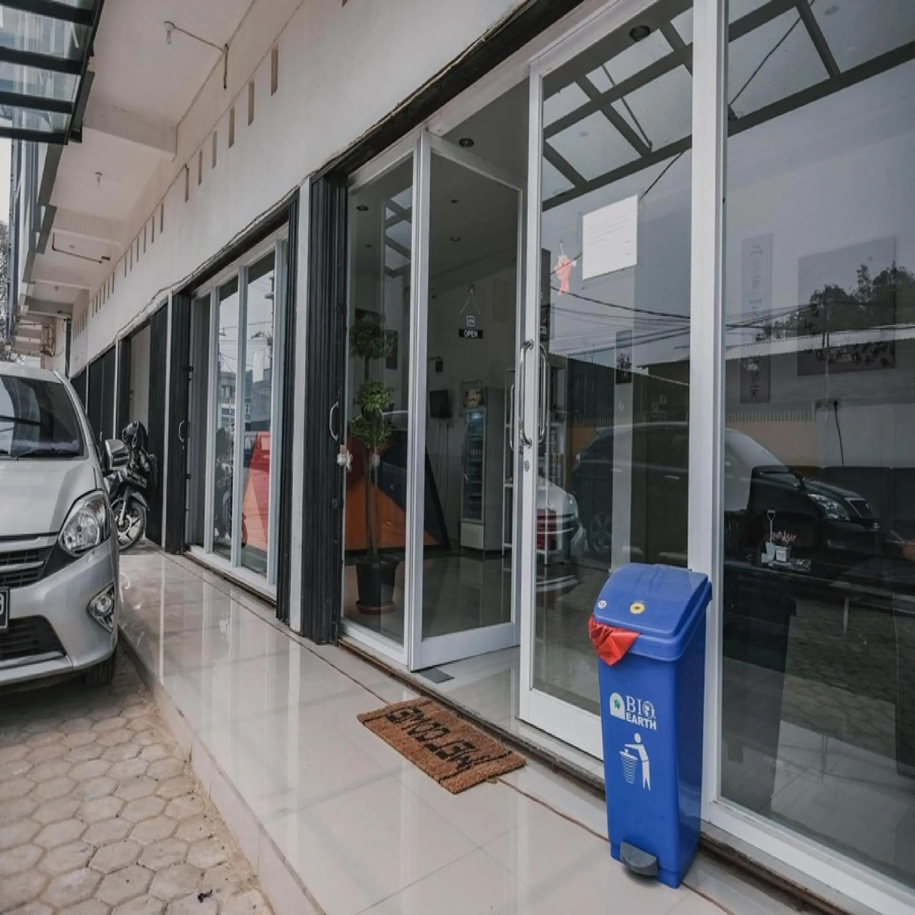 Facade/entrance in RedDoorz @ Jalan Sukabangun 2 Palembang Facade/entrance in RedDoorz @ Jalan Sukabangun 2 Palembang