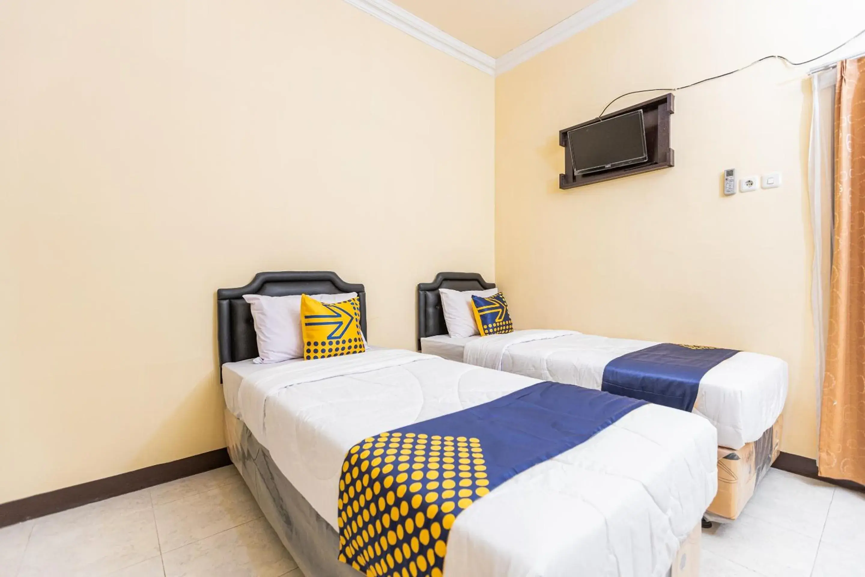 Bedroom in Hotel O Pondok Ripuji Bedroom in Hotel O Pondok Ripuji