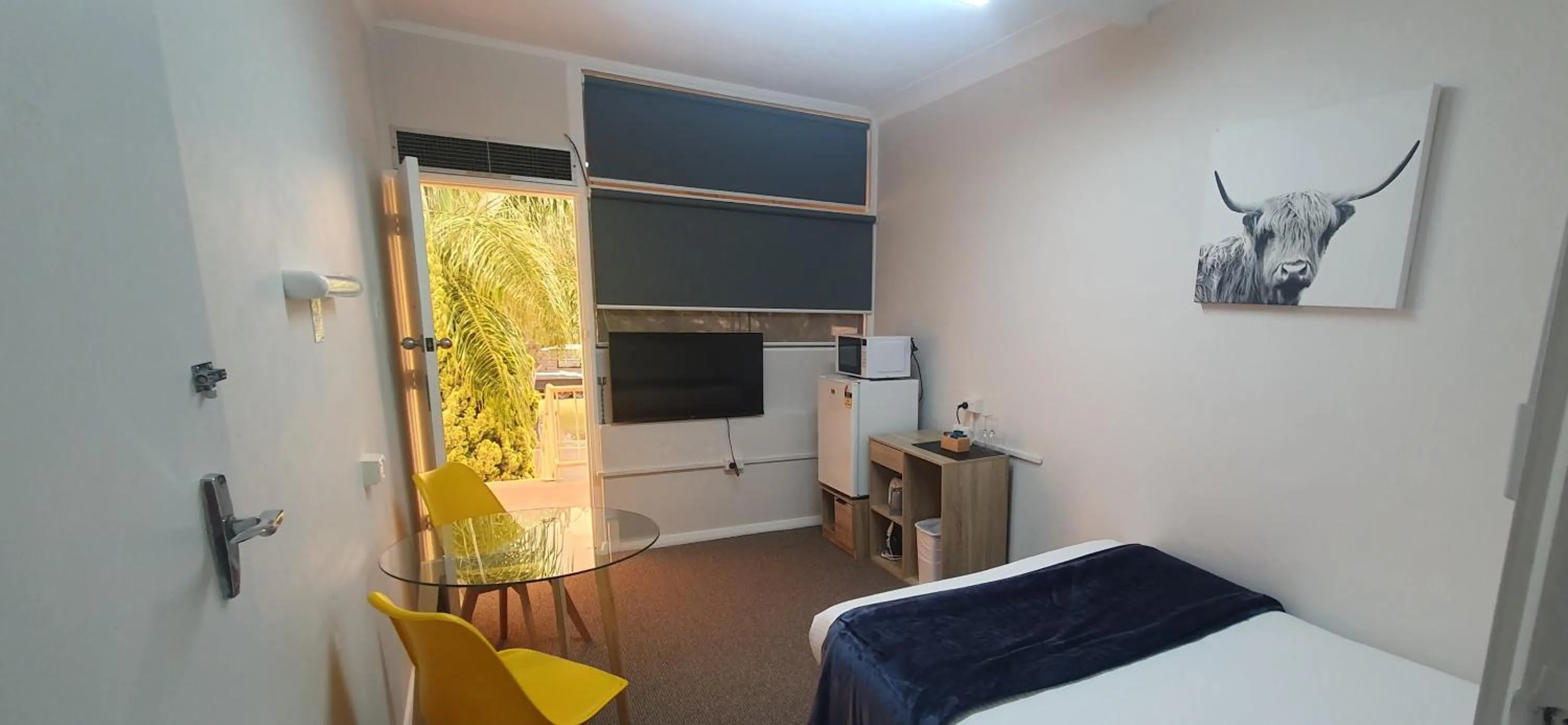 TV and multimedia, Bed in Billabong Motel