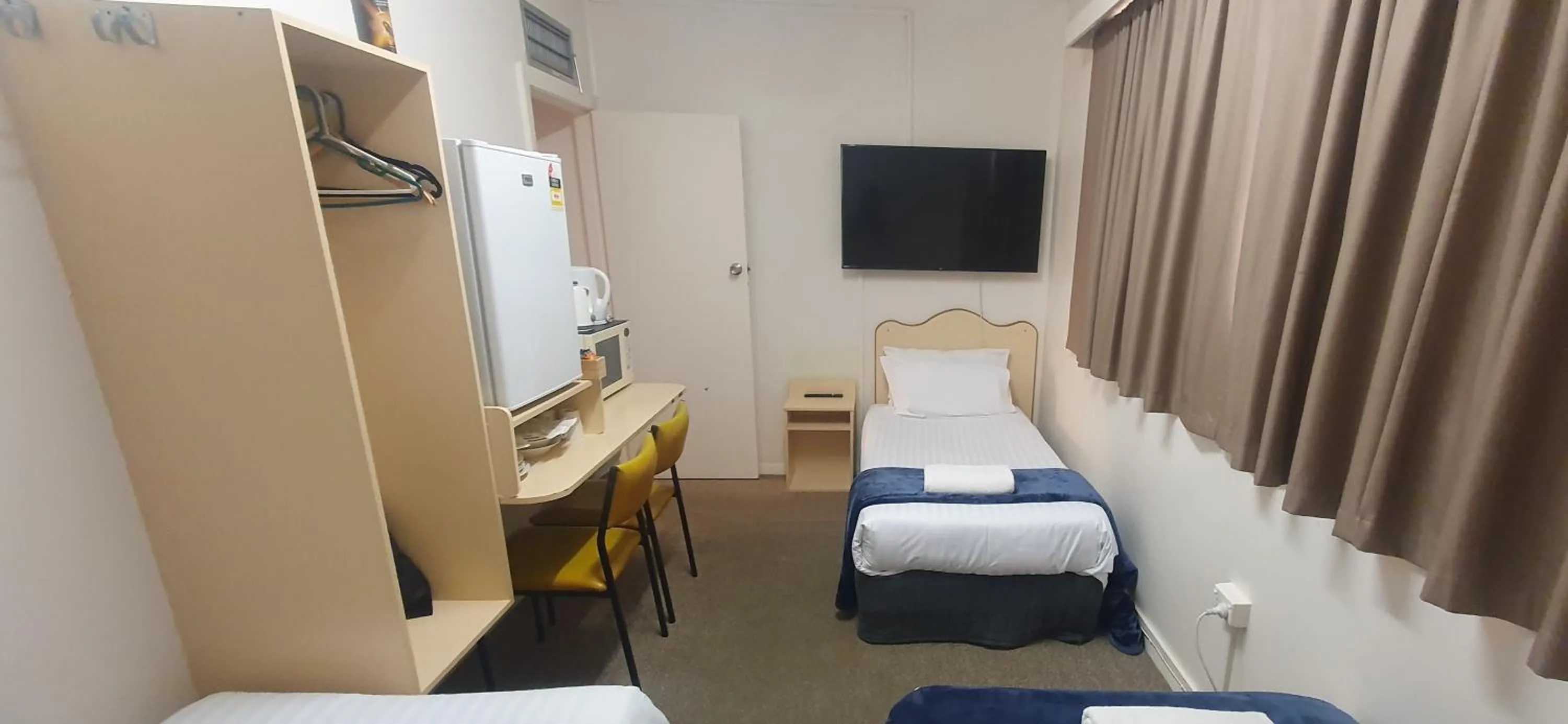 Bed in Billabong Motel