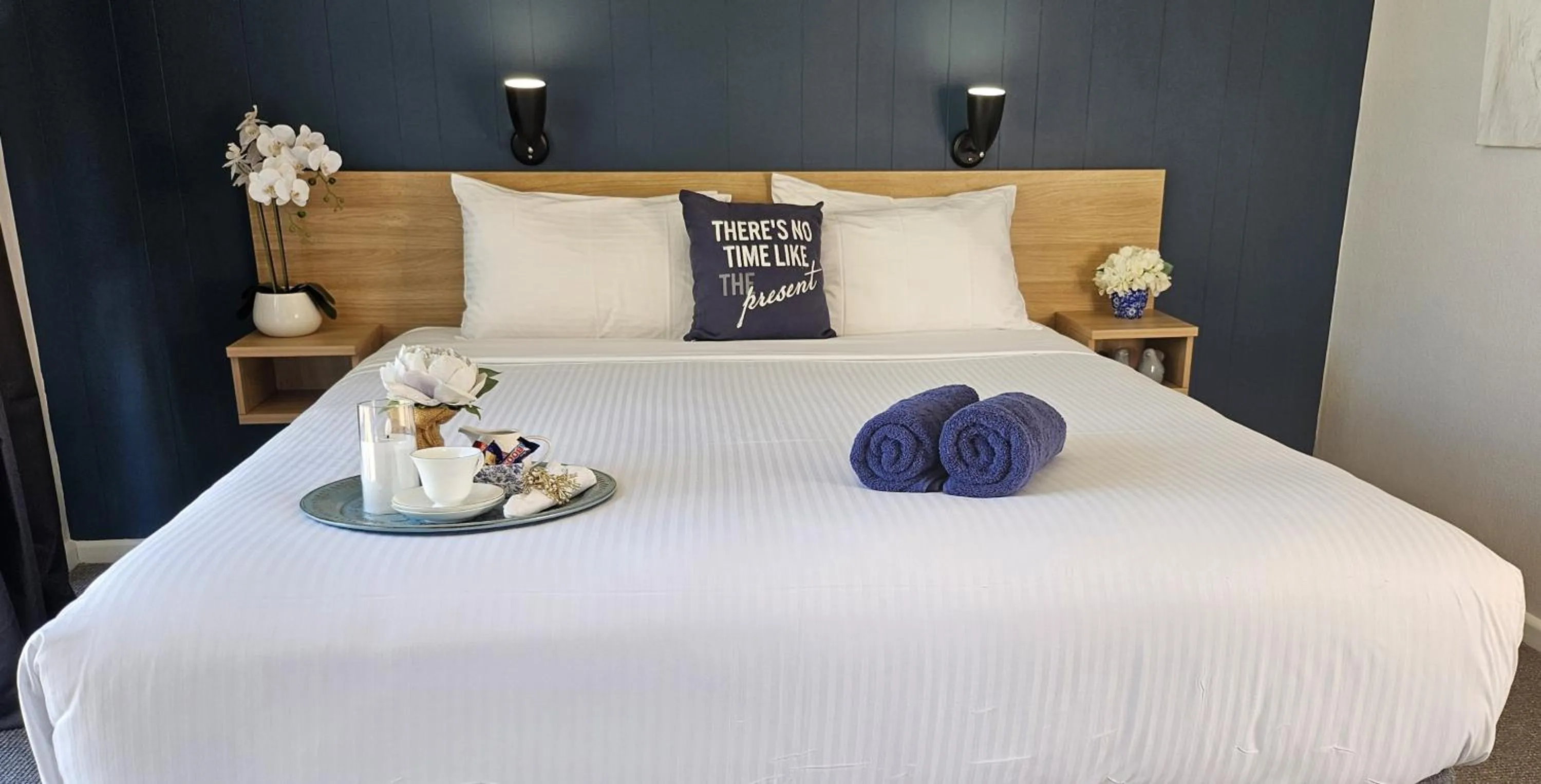 Bed in Billabong Motel