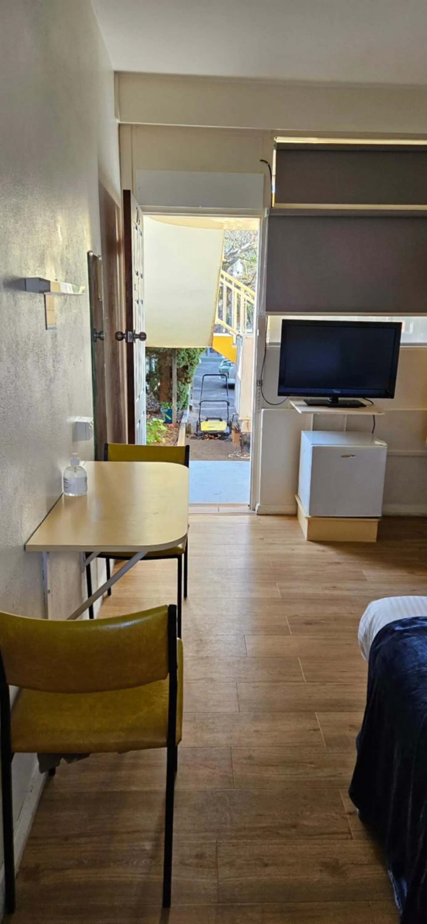 TV and multimedia, Bed in Billabong Motel