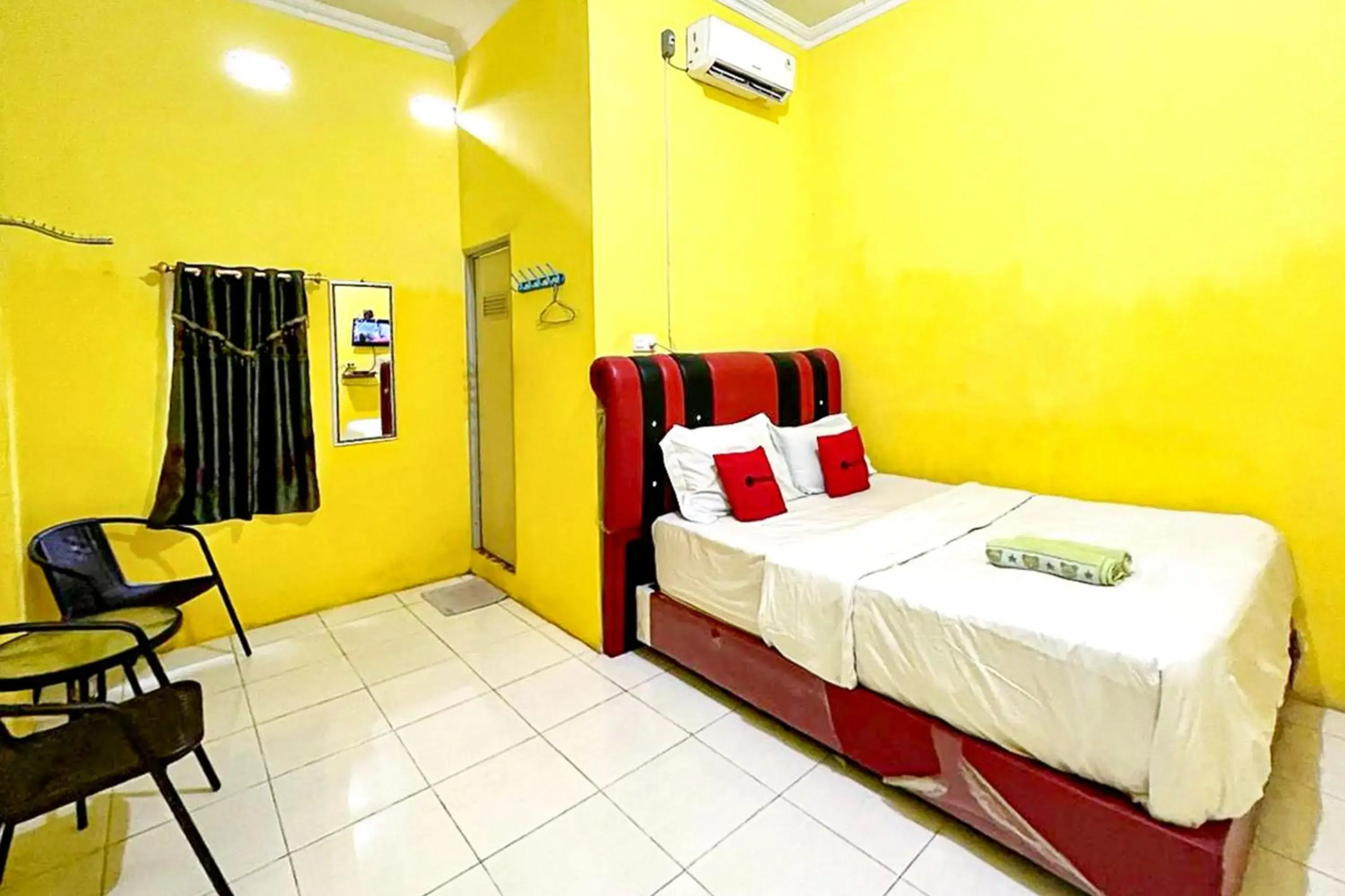 Bed in Hotel Alam Lestari RedPartner Bed in Hotel Alam Lestari RedPartner