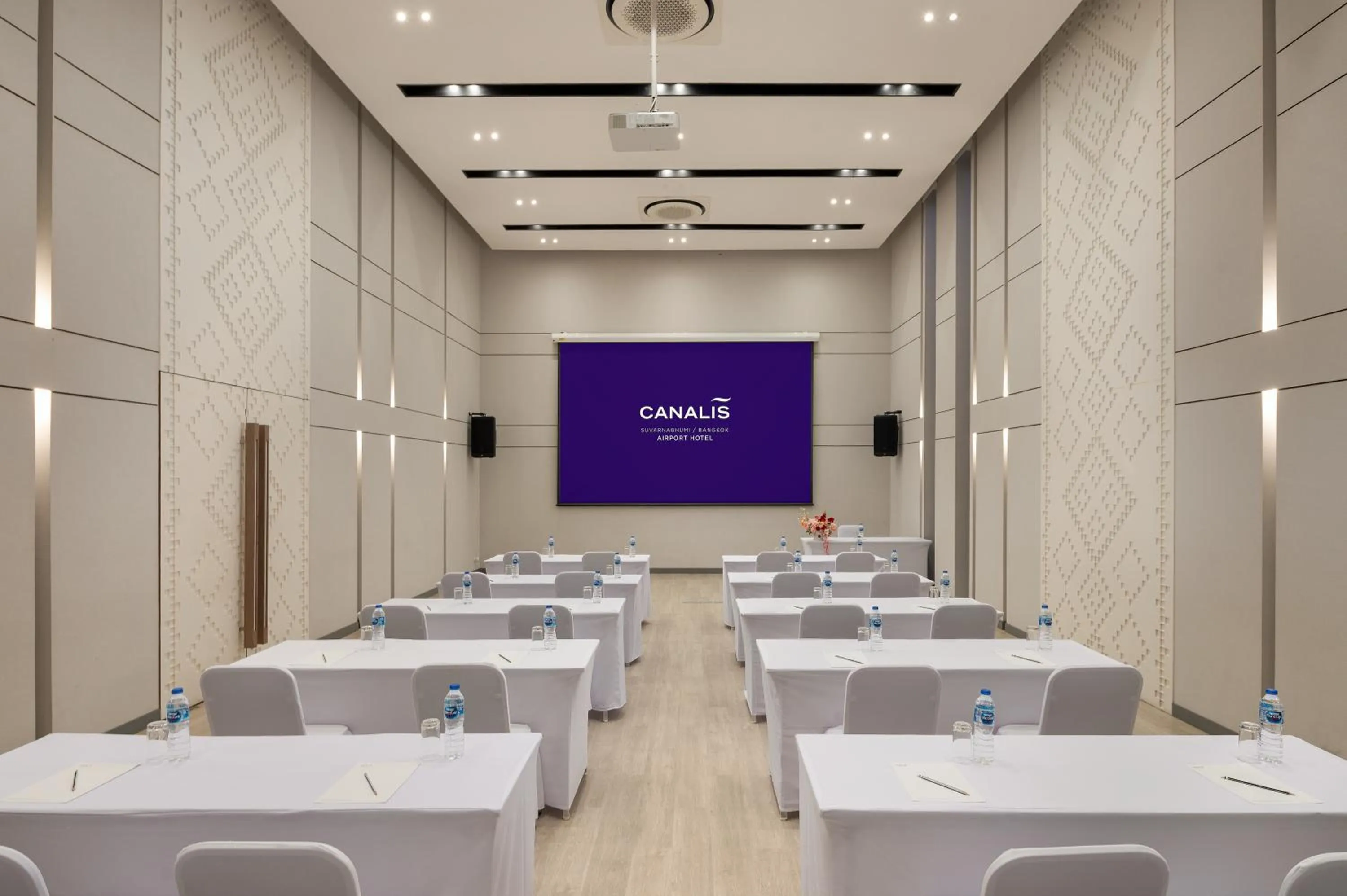 Property building in Canalis Suvarnabhumi Airport Hotel