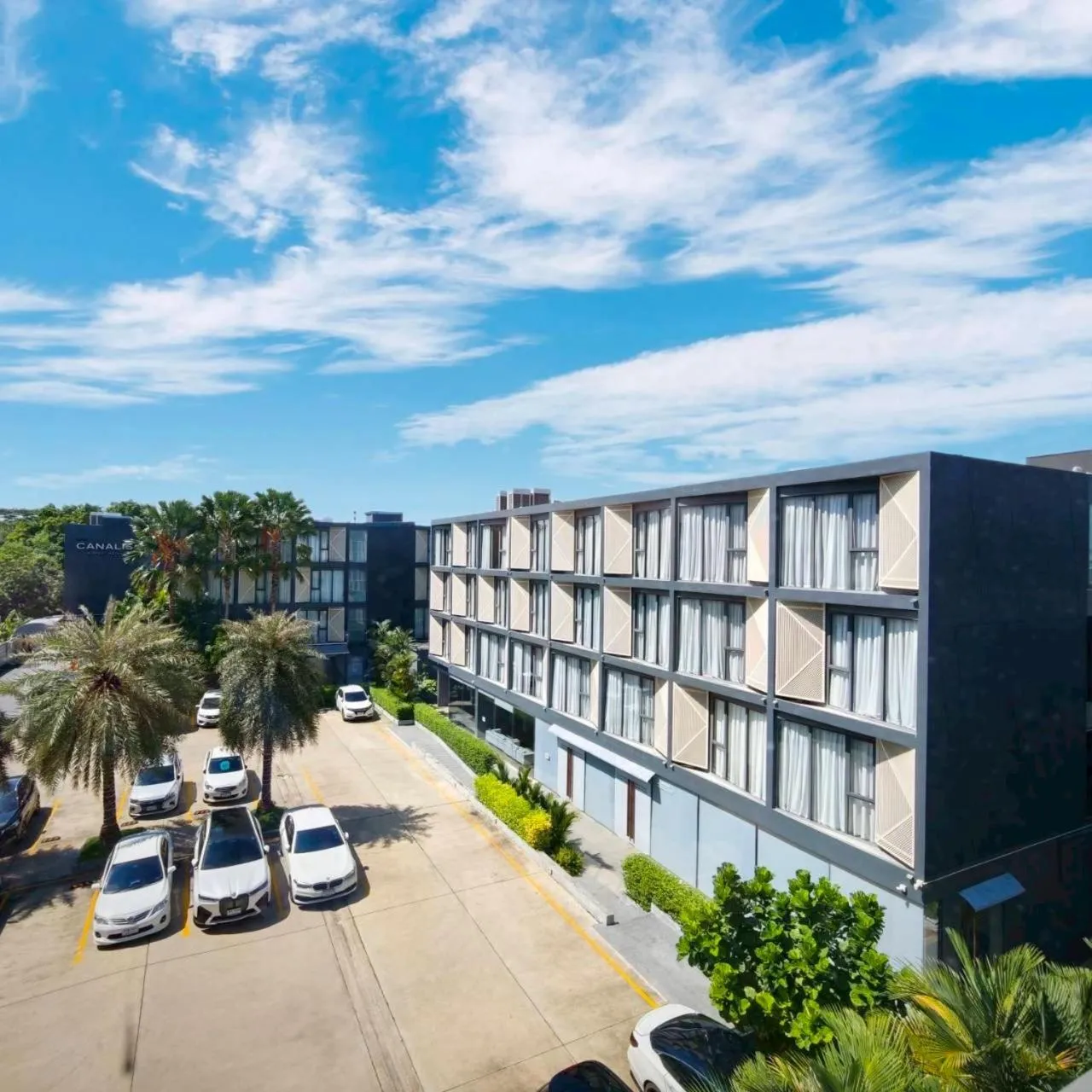 Parking in Canalis Suvarnabhumi Airport Hotel