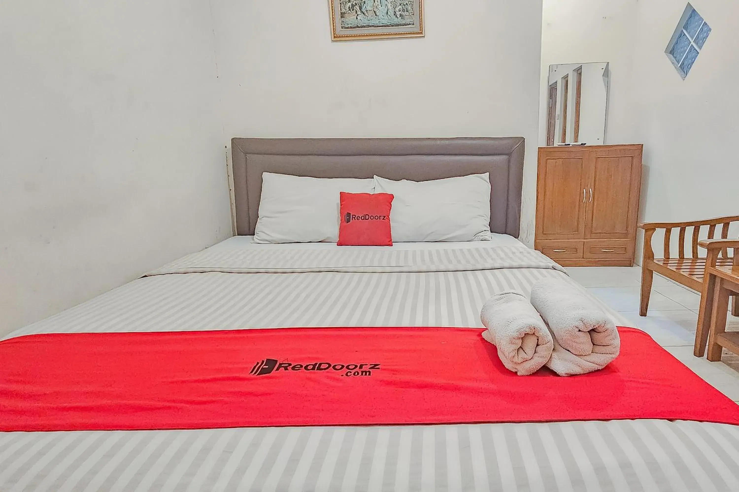Standard Double Room in RedDoorz near Alun Alun Cianjur Standard Double Room in RedDoorz near Alun Alun Cianjur