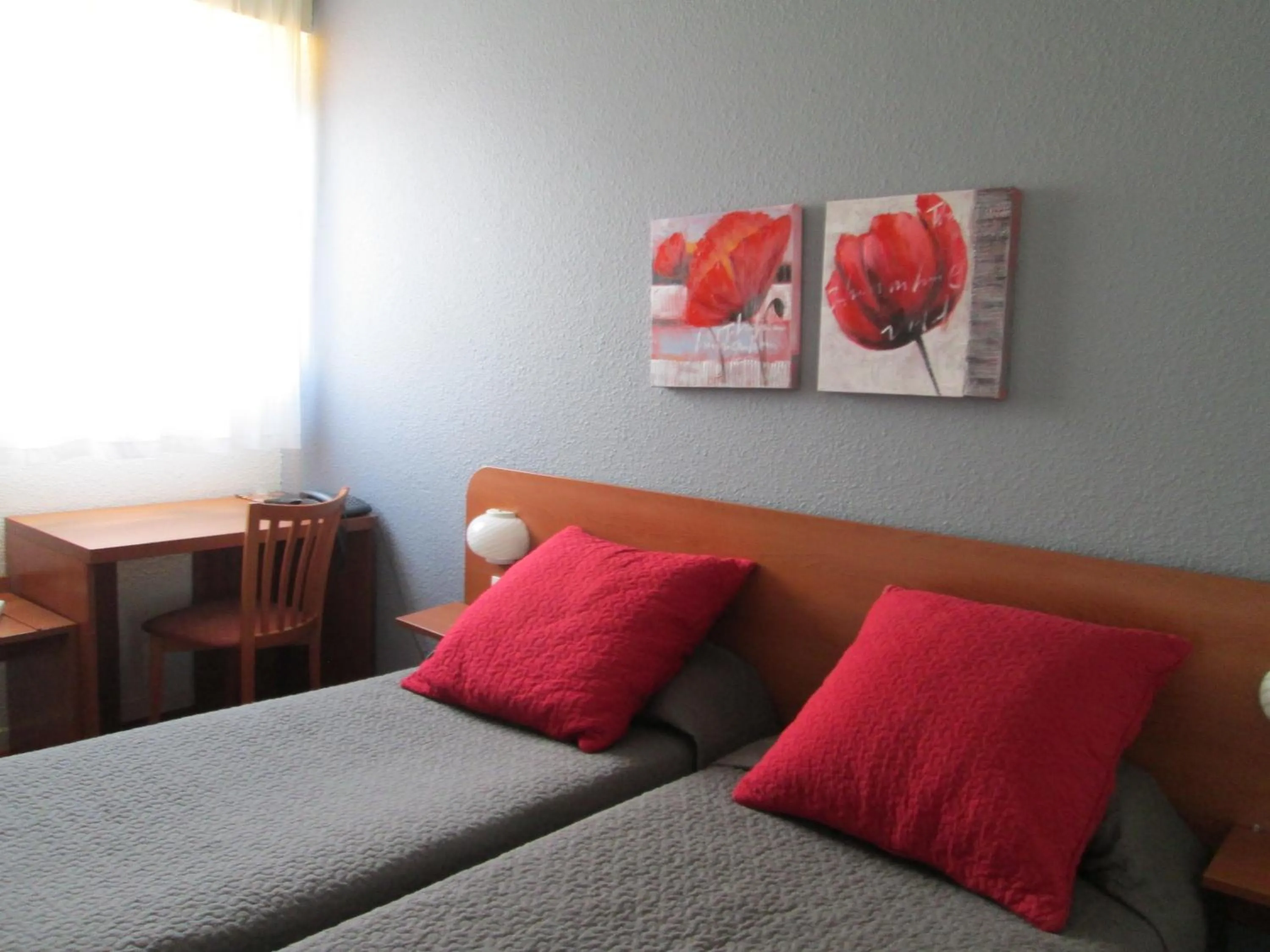 Bedroom, Bed in Hotel - Restaurant du Lac - Agen