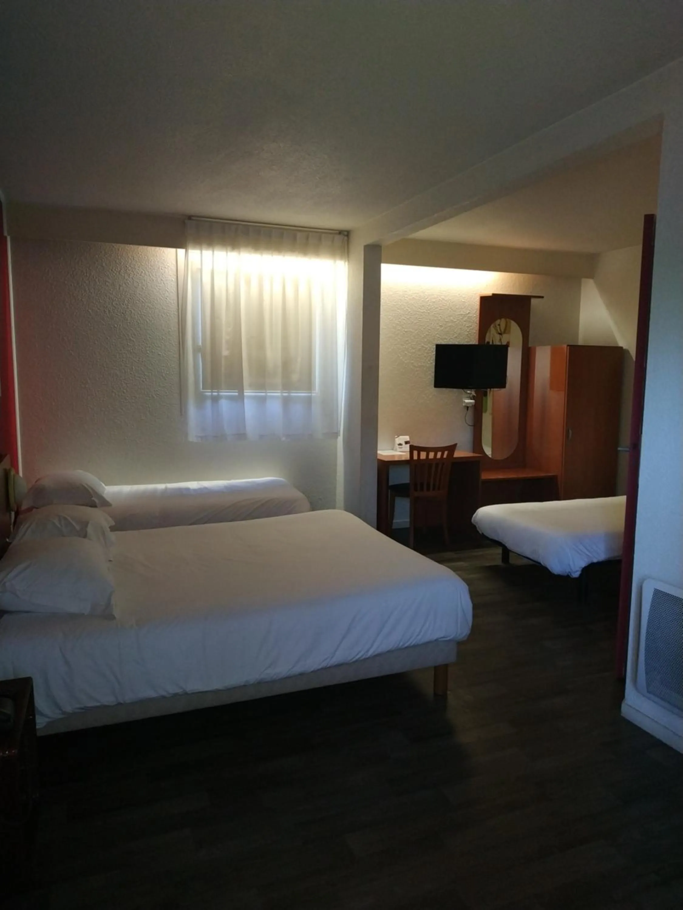 Photo of the whole room, Bed in Hotel - Restaurant du Lac - Agen