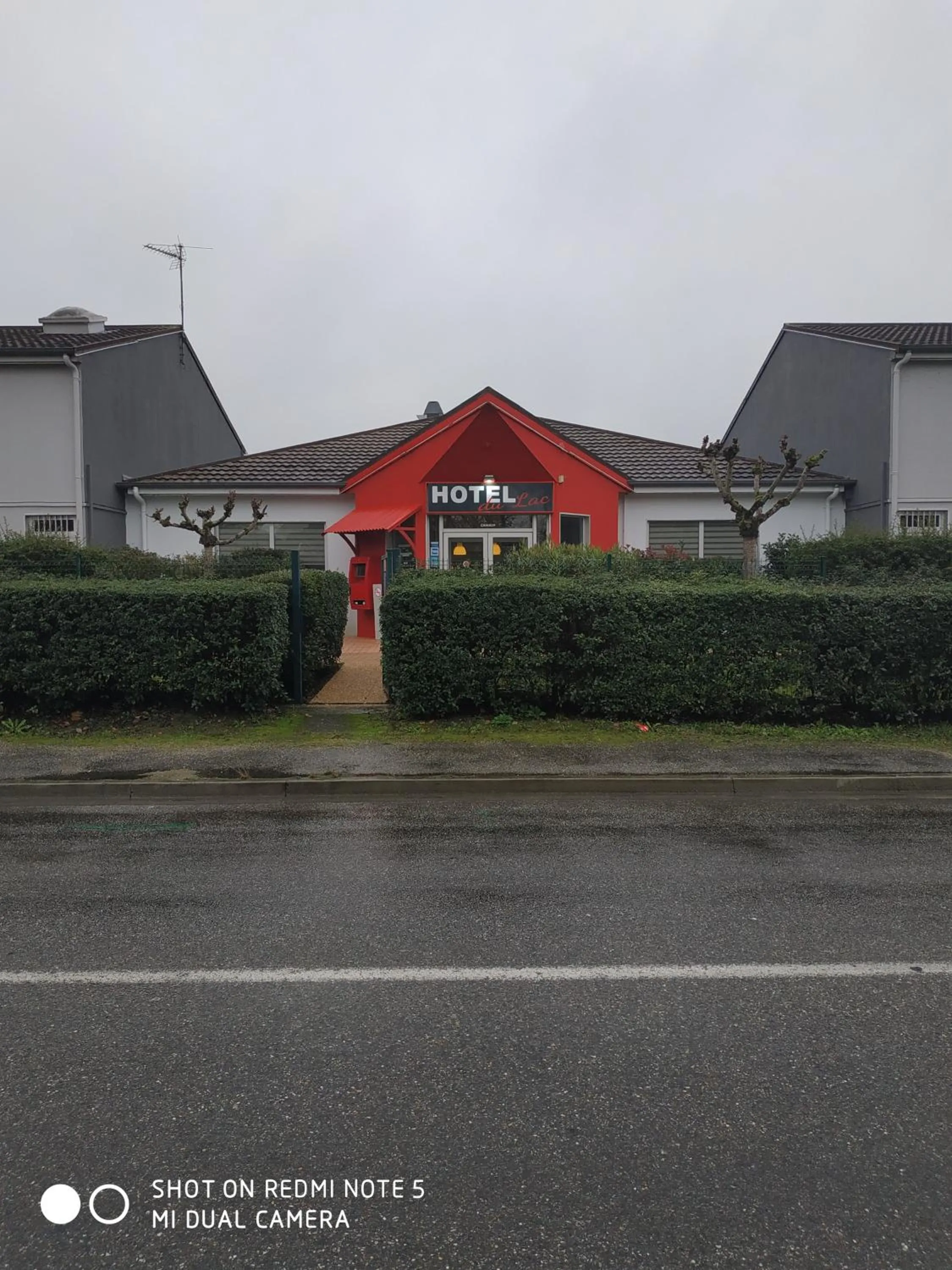 Property building in Hotel - Restaurant du Lac - Agen