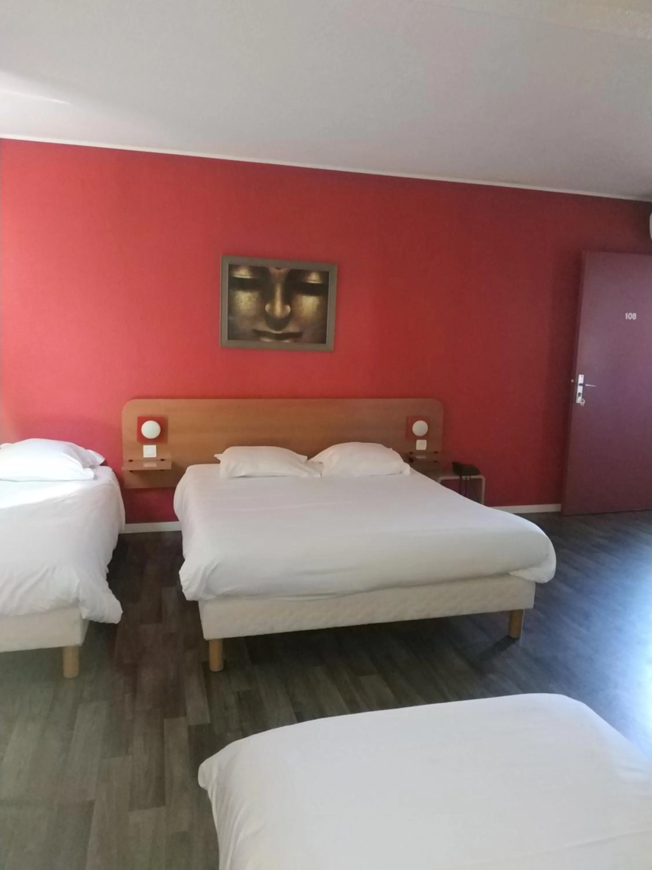 Photo of the whole room, Bed in Hotel - Restaurant du Lac - Agen