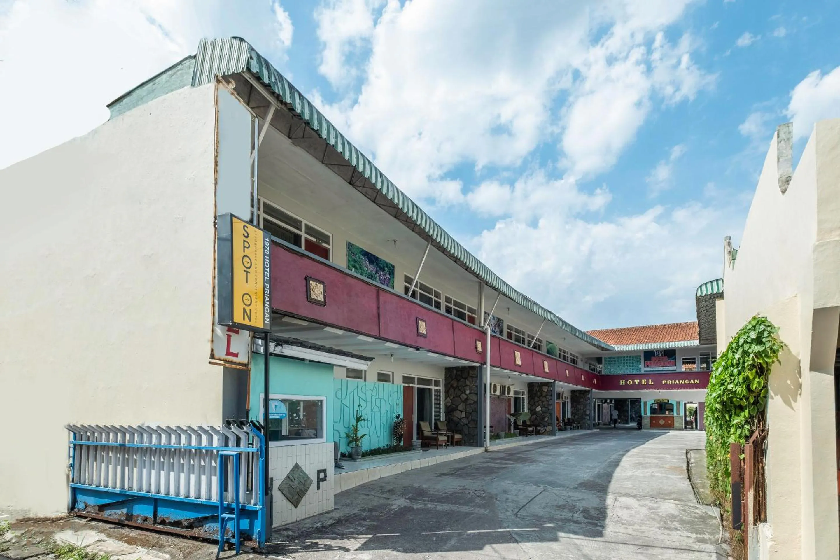 Property Building in SPOT ON 1970 Hotel Priangan