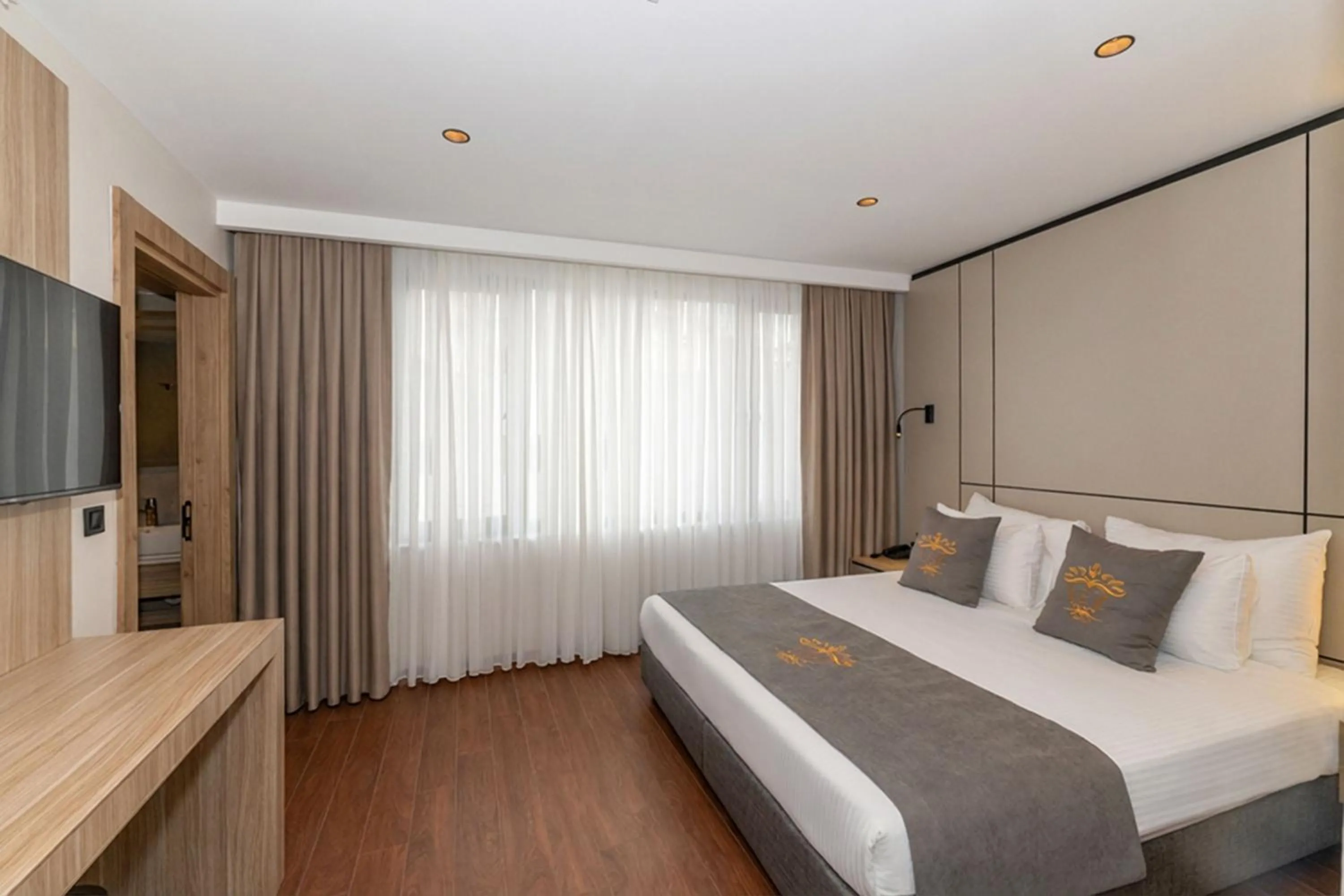 Photo of the whole room, Bed in Yez Boutique Hotel