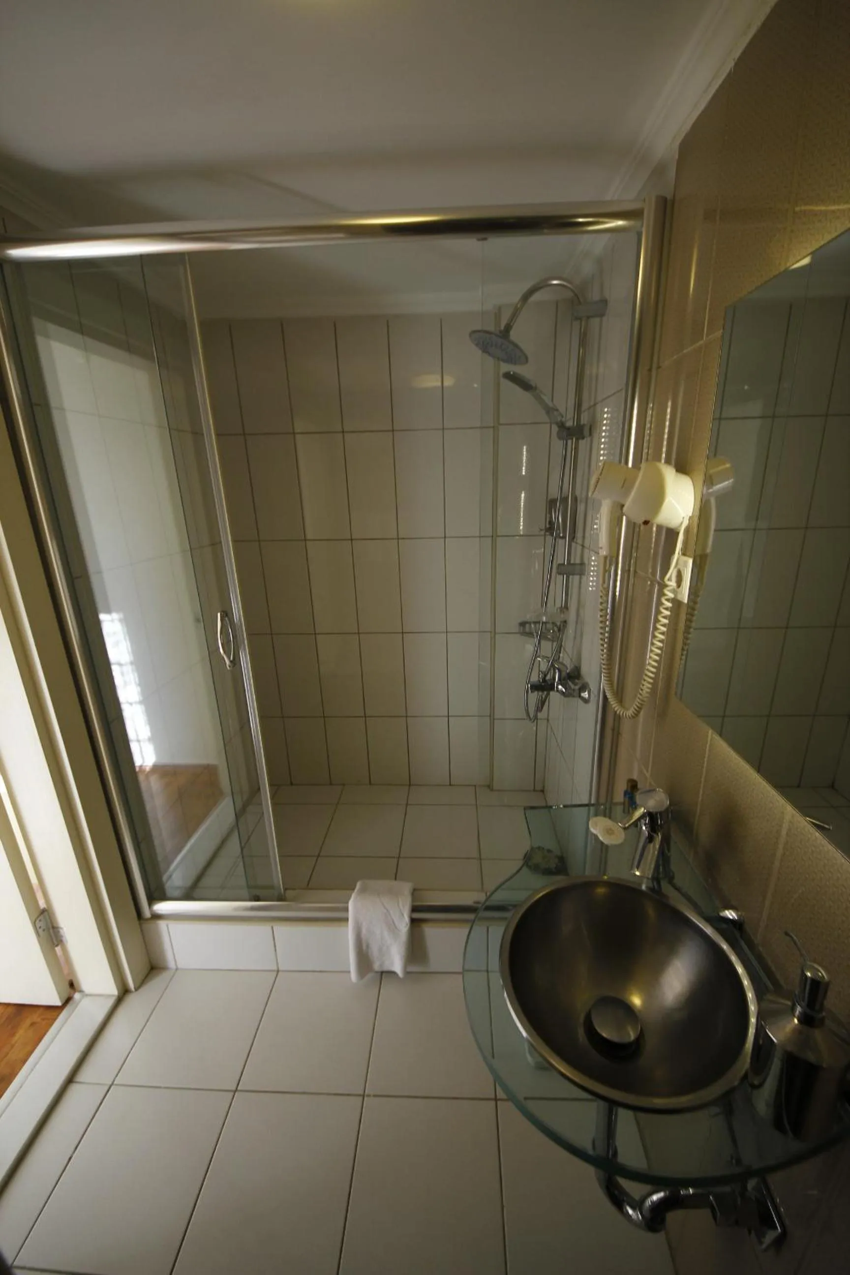 Shower in Hotel Taksim Home