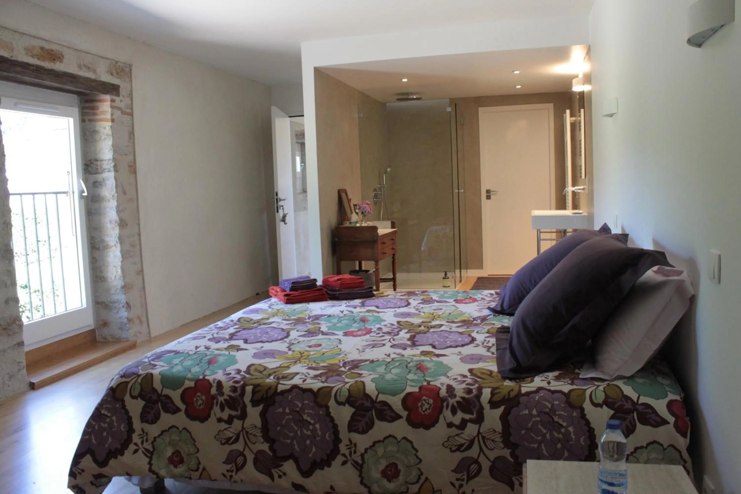 Bathroom, Bed in Domaine Le Broual