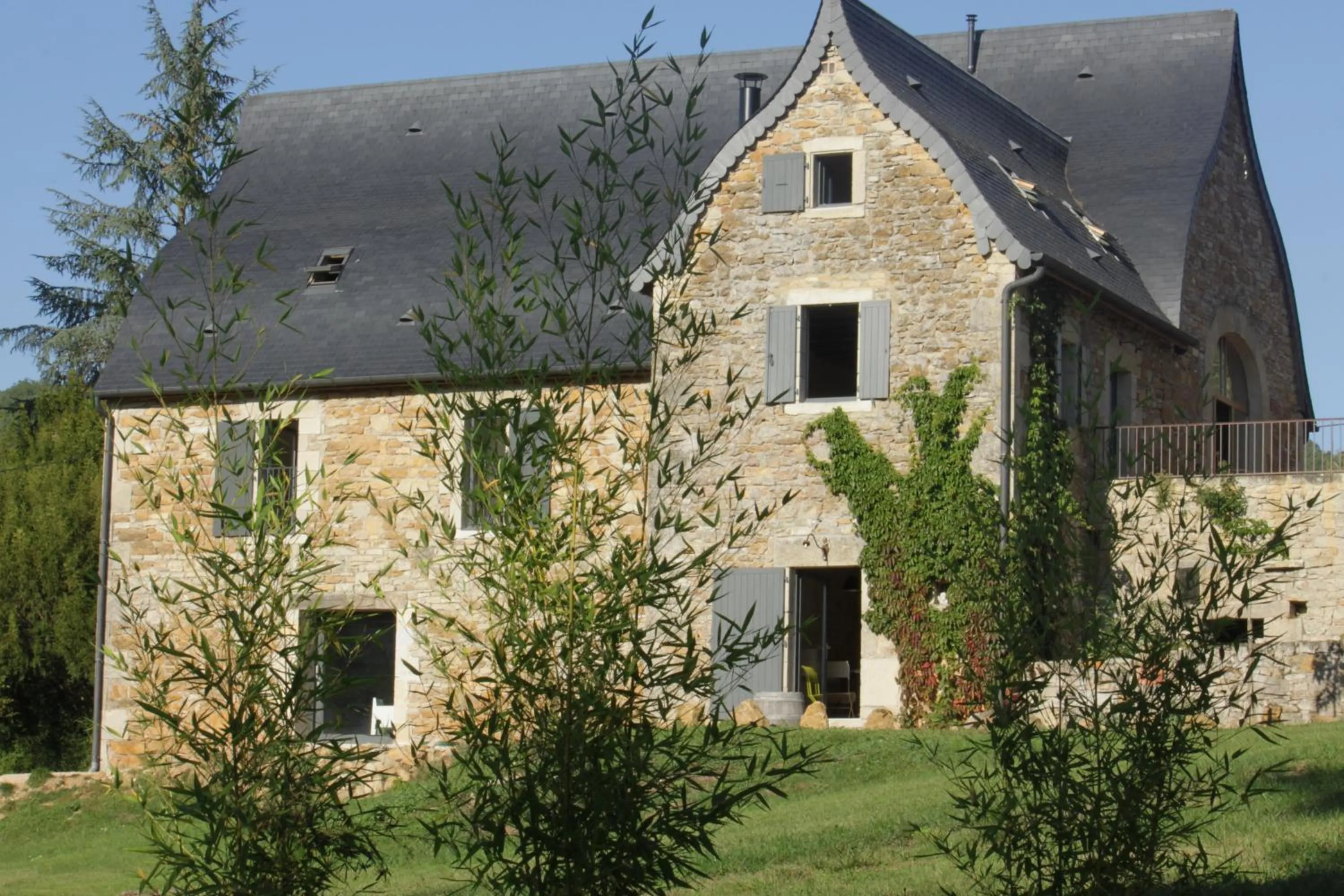 Property building in Domaine Le Broual