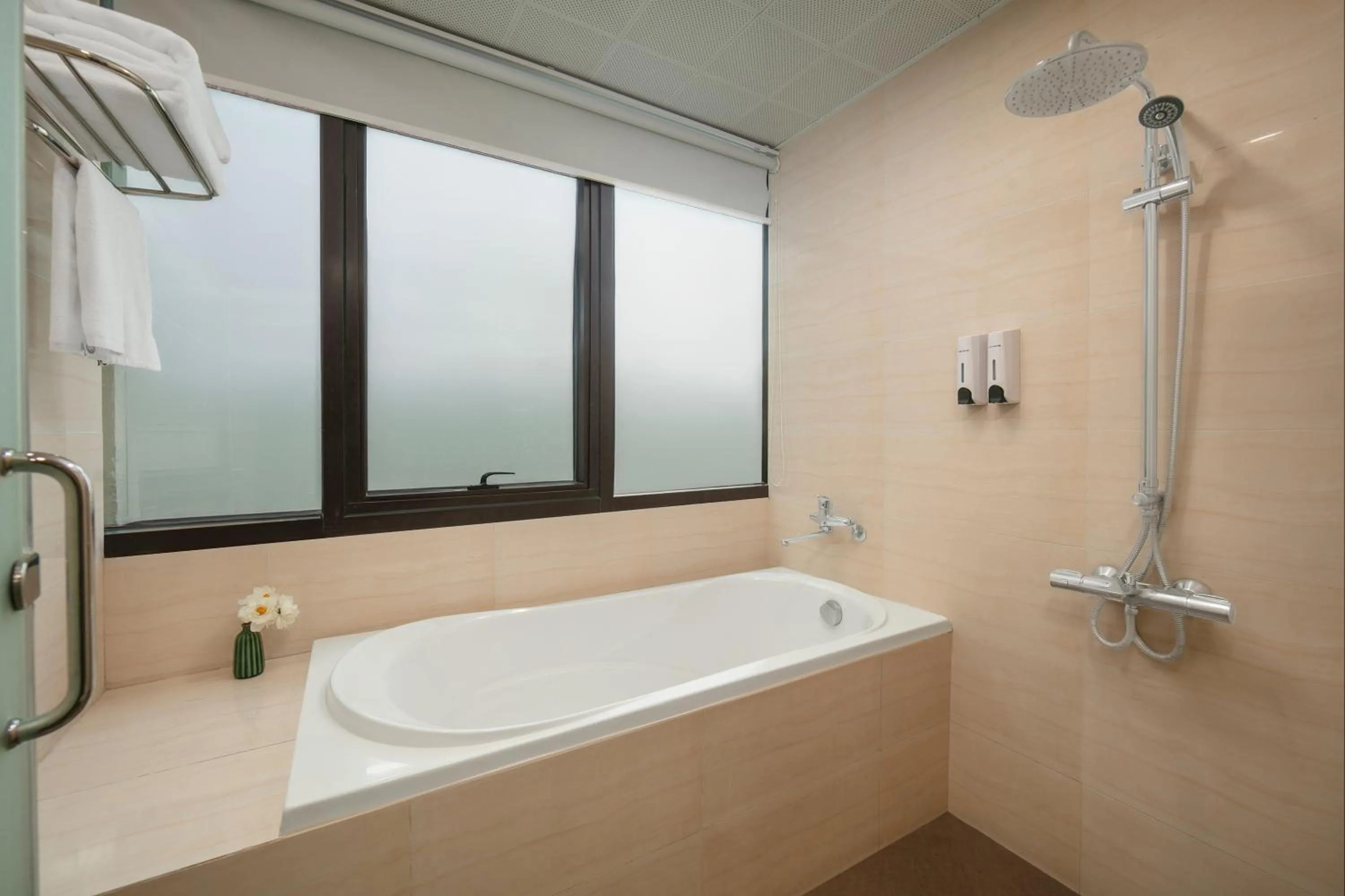 Bathroom in HB Serviced Apartment - 121B Quan Hoa