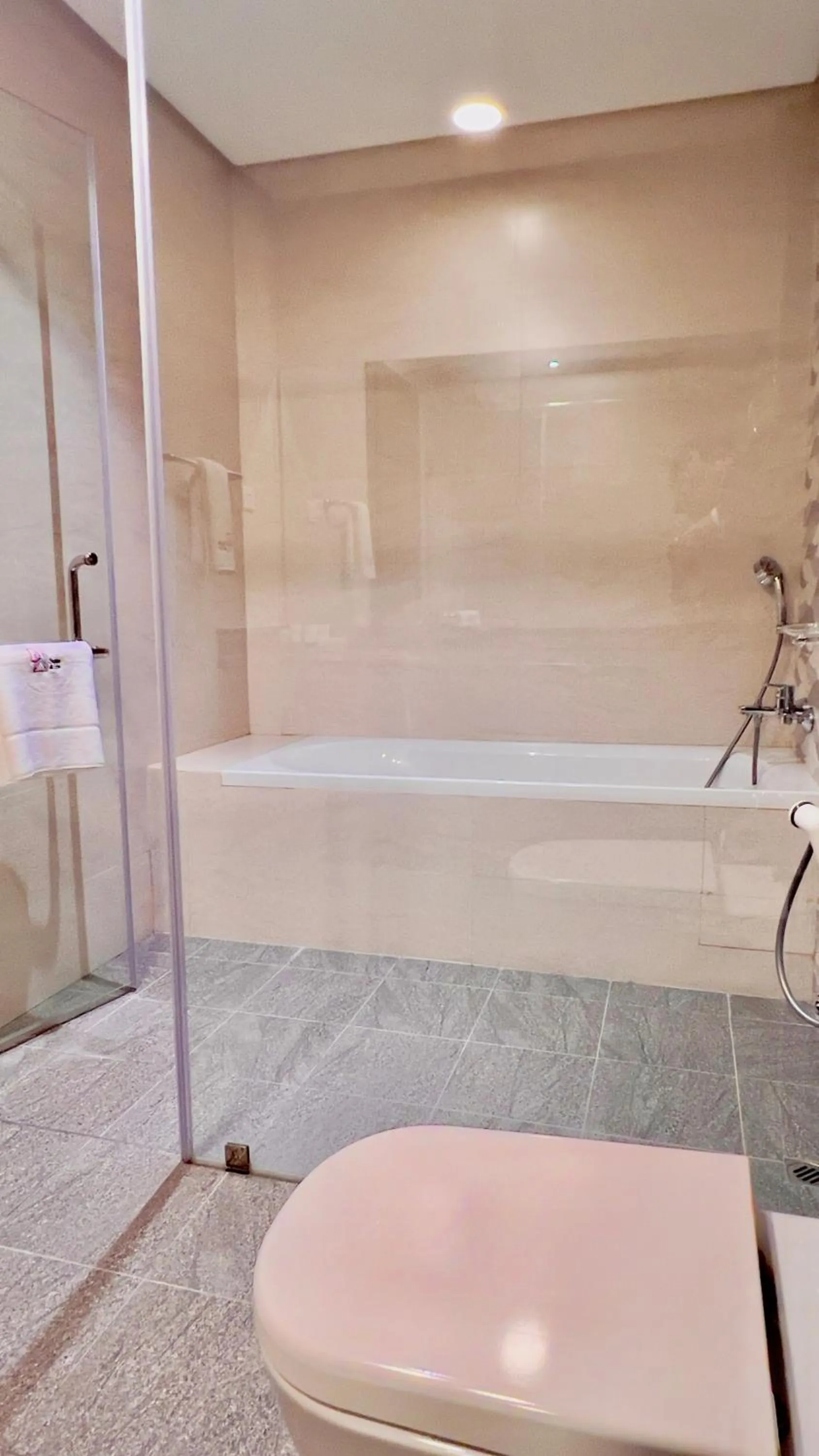 Shower in BW Suites & Spa