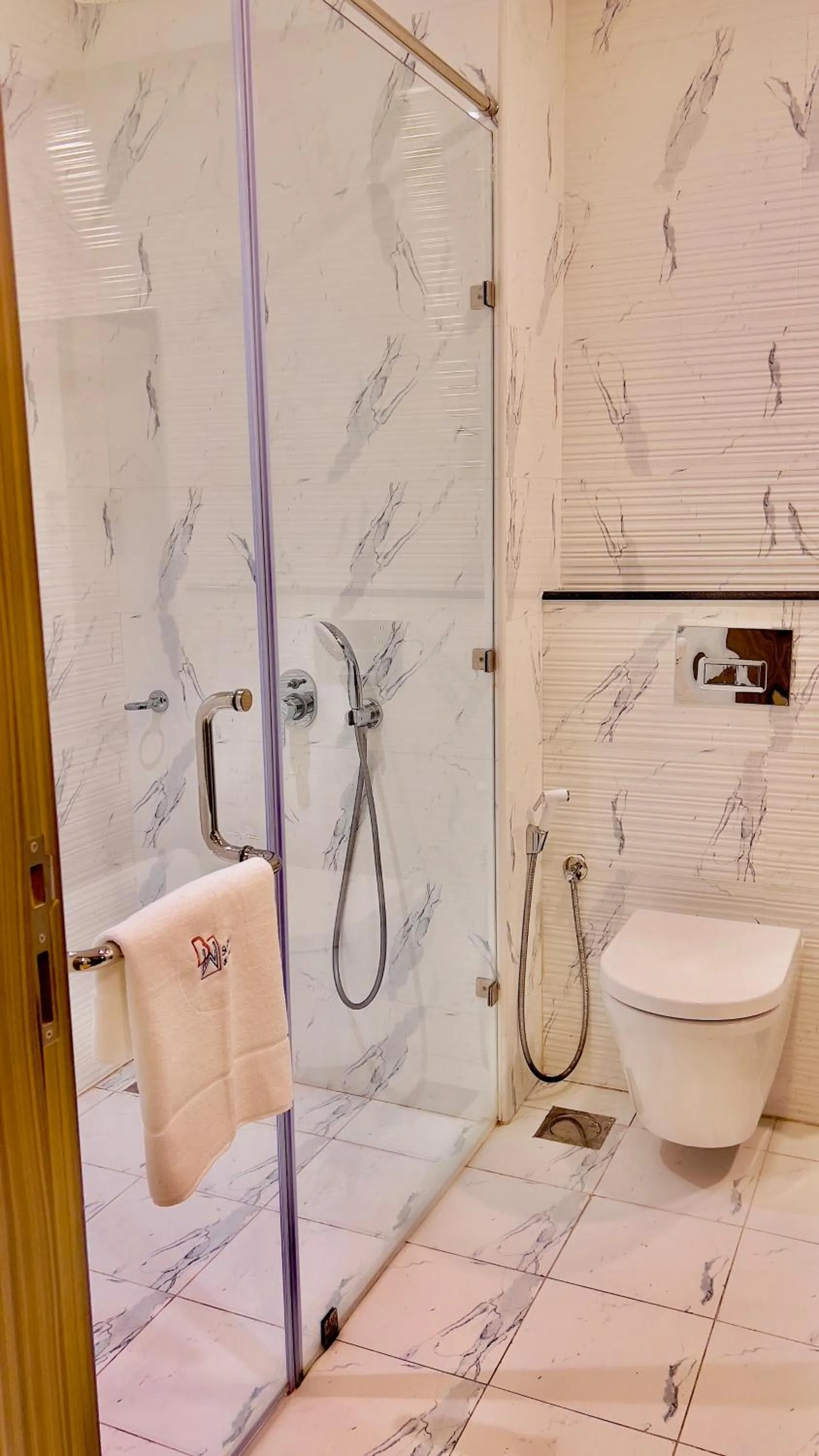 Shower in BW Suites & Spa