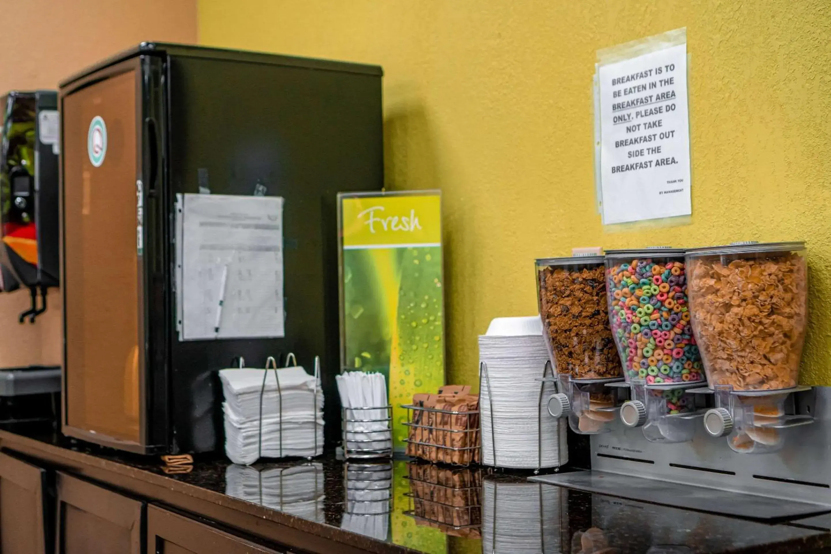 Breakfast in Quality Inn & Suites near Six Flags - Austell Breakfast in Quality Inn & Suites near Six Flags - Austell