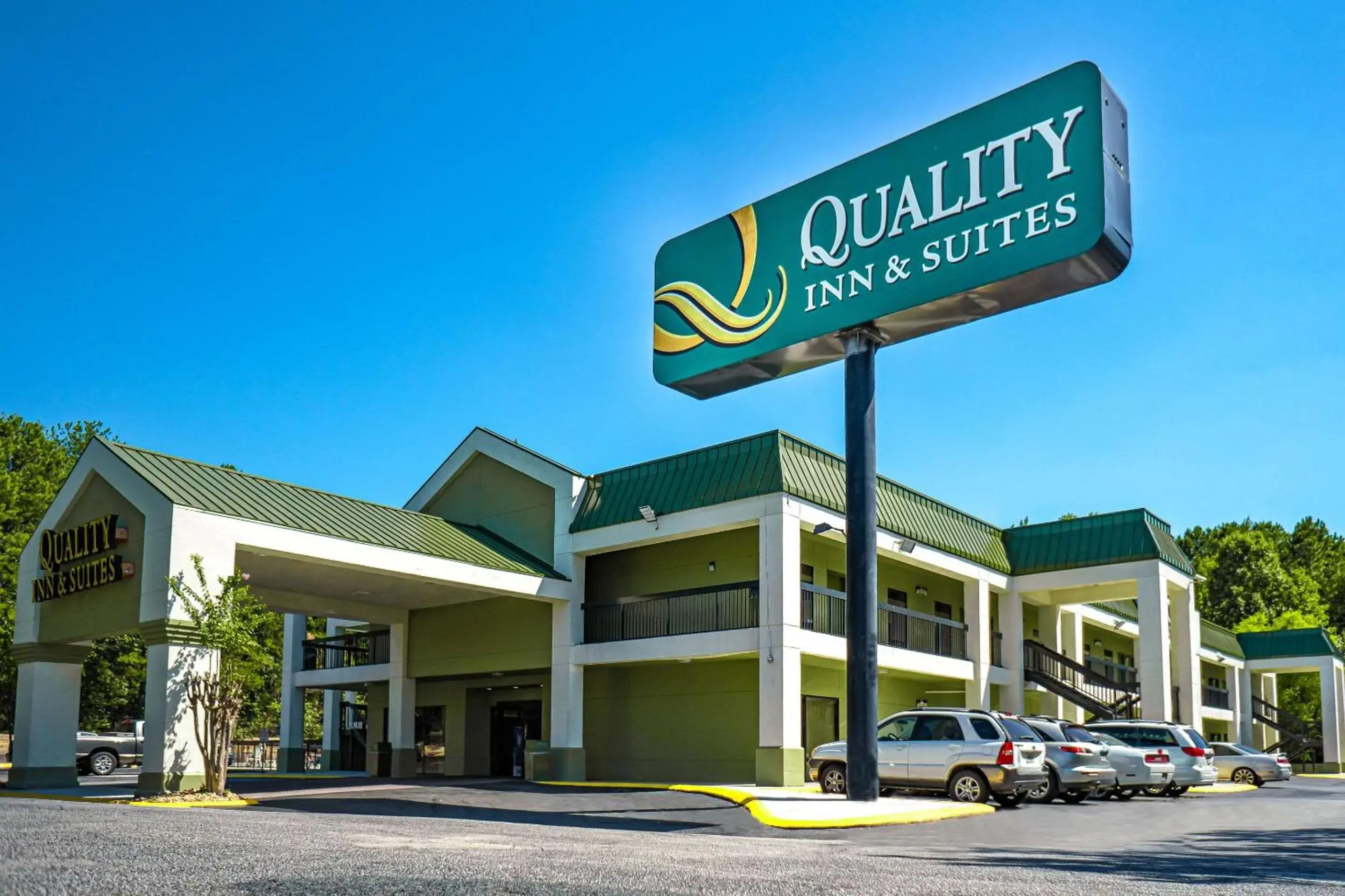 Property building in Quality Inn & Suites near Six Flags - Austell Property building in Quality Inn & Suites near Six Flags - Austell