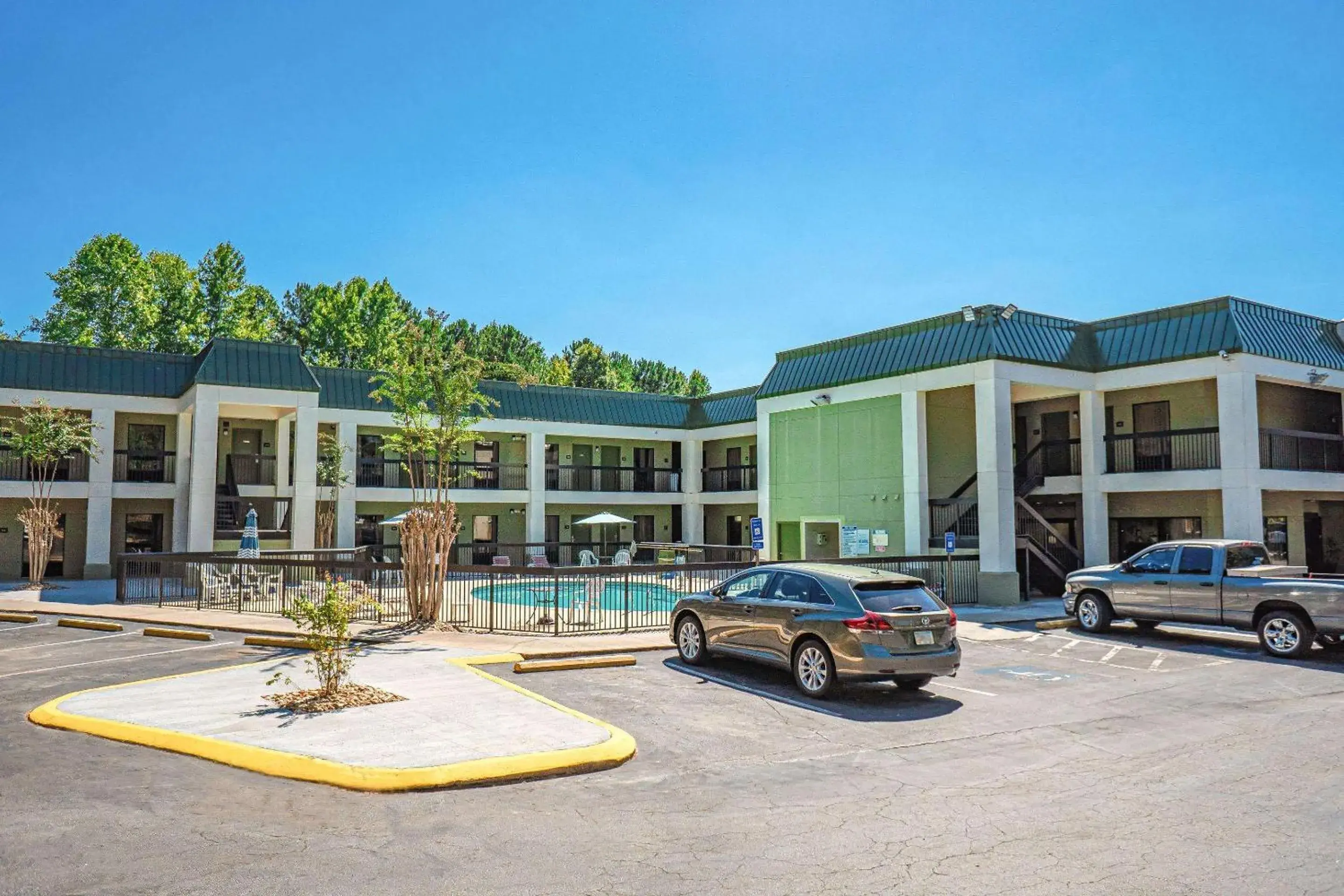 Property building in Quality Inn & Suites near Six Flags - Austell Property building in Quality Inn & Suites near Six Flags - Austell