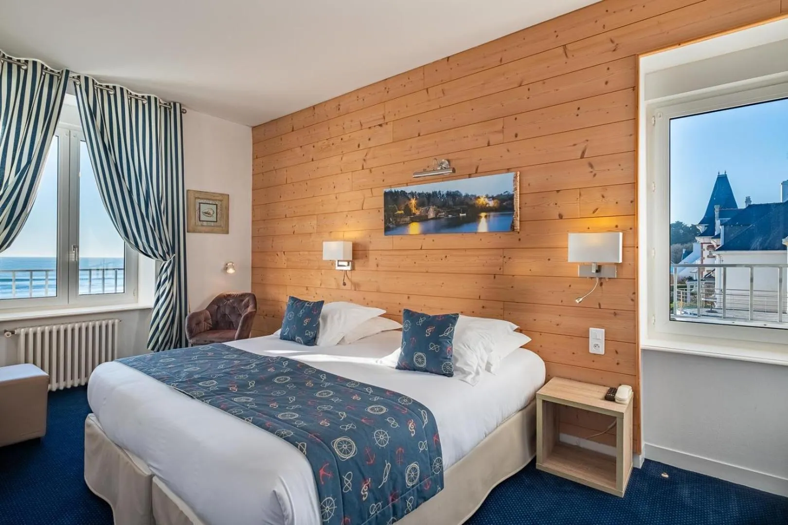 Bed in Hotel Restaurant De La Plage