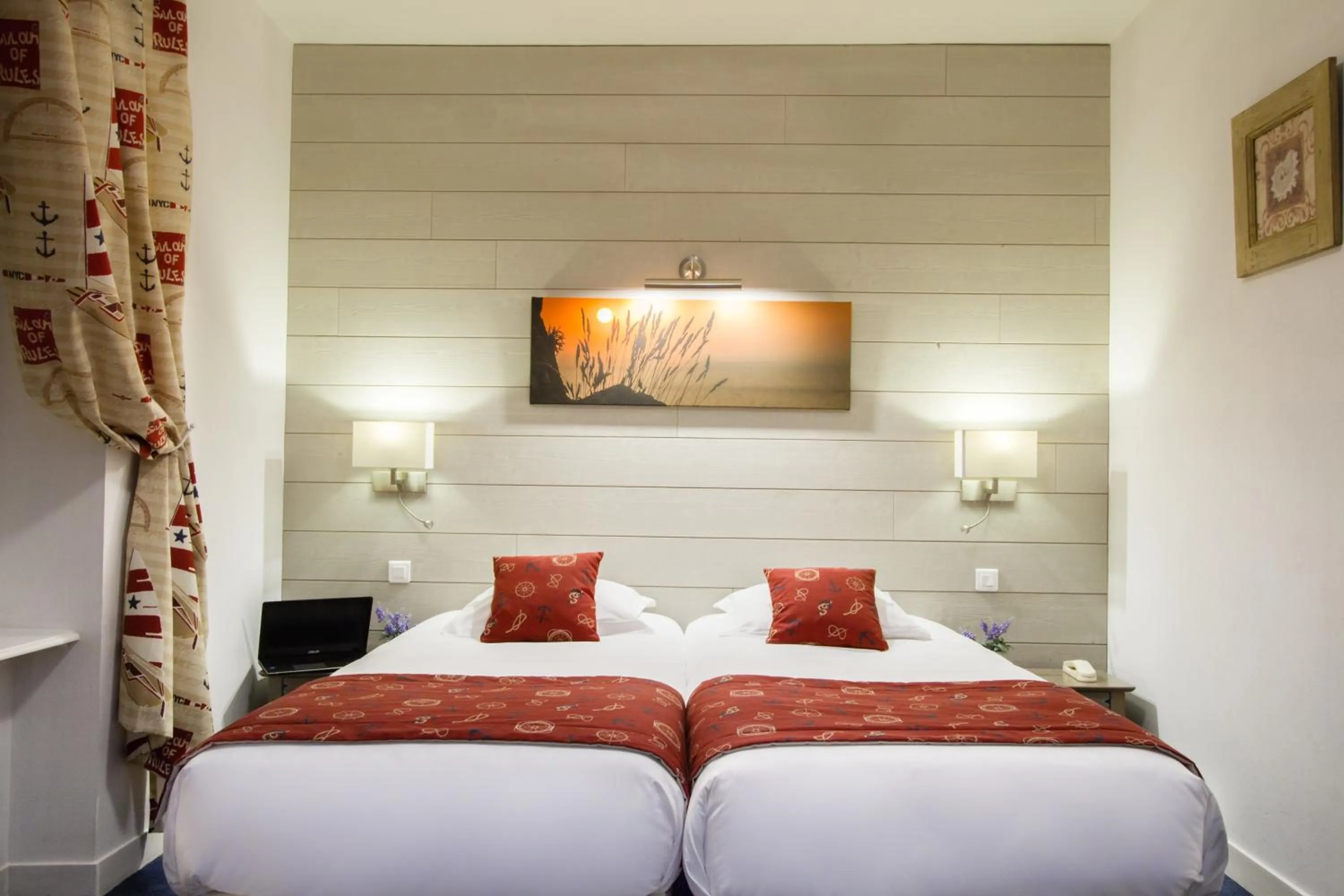 Bed in Hotel Restaurant De La Plage