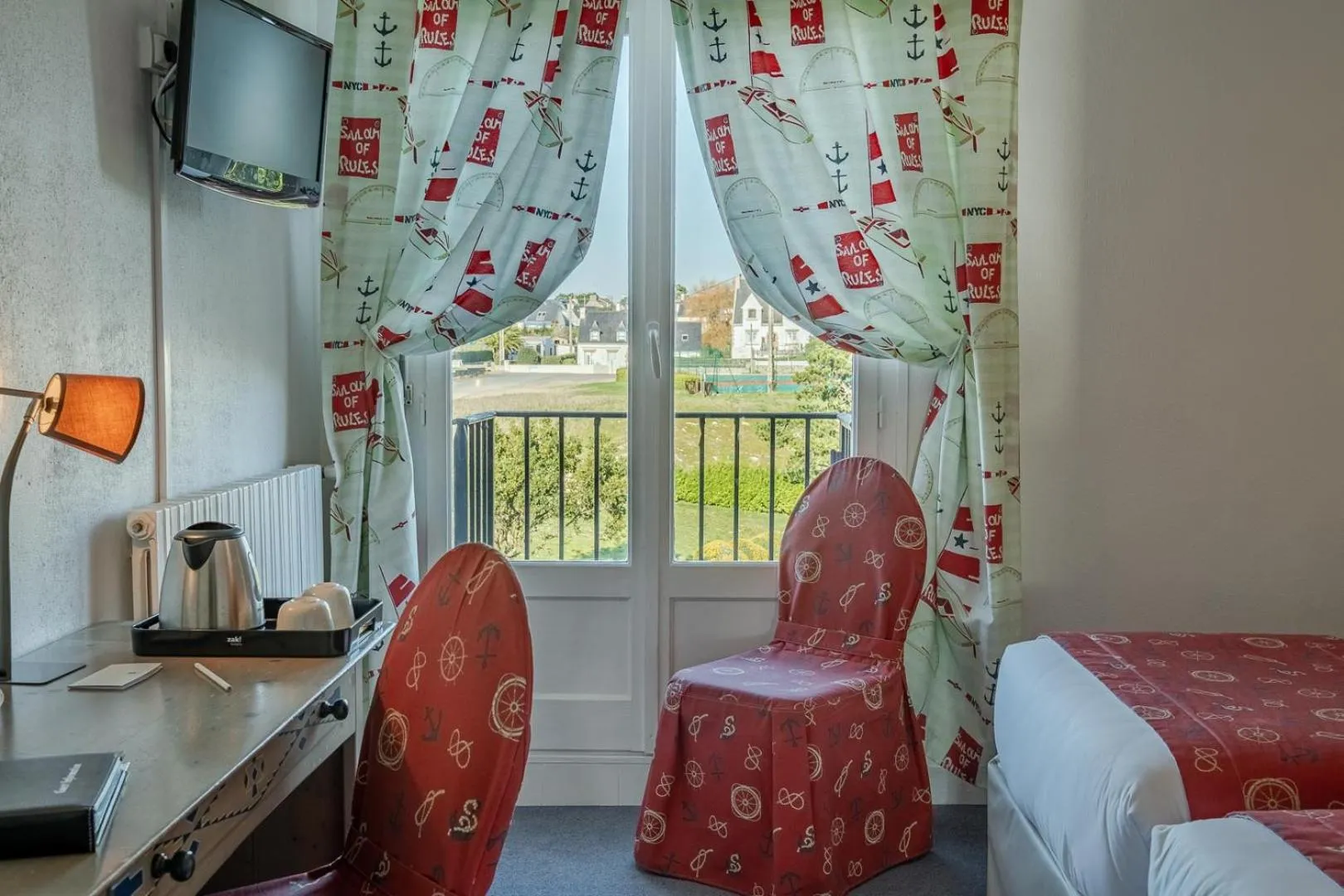 Bed in Hotel Restaurant De La Plage