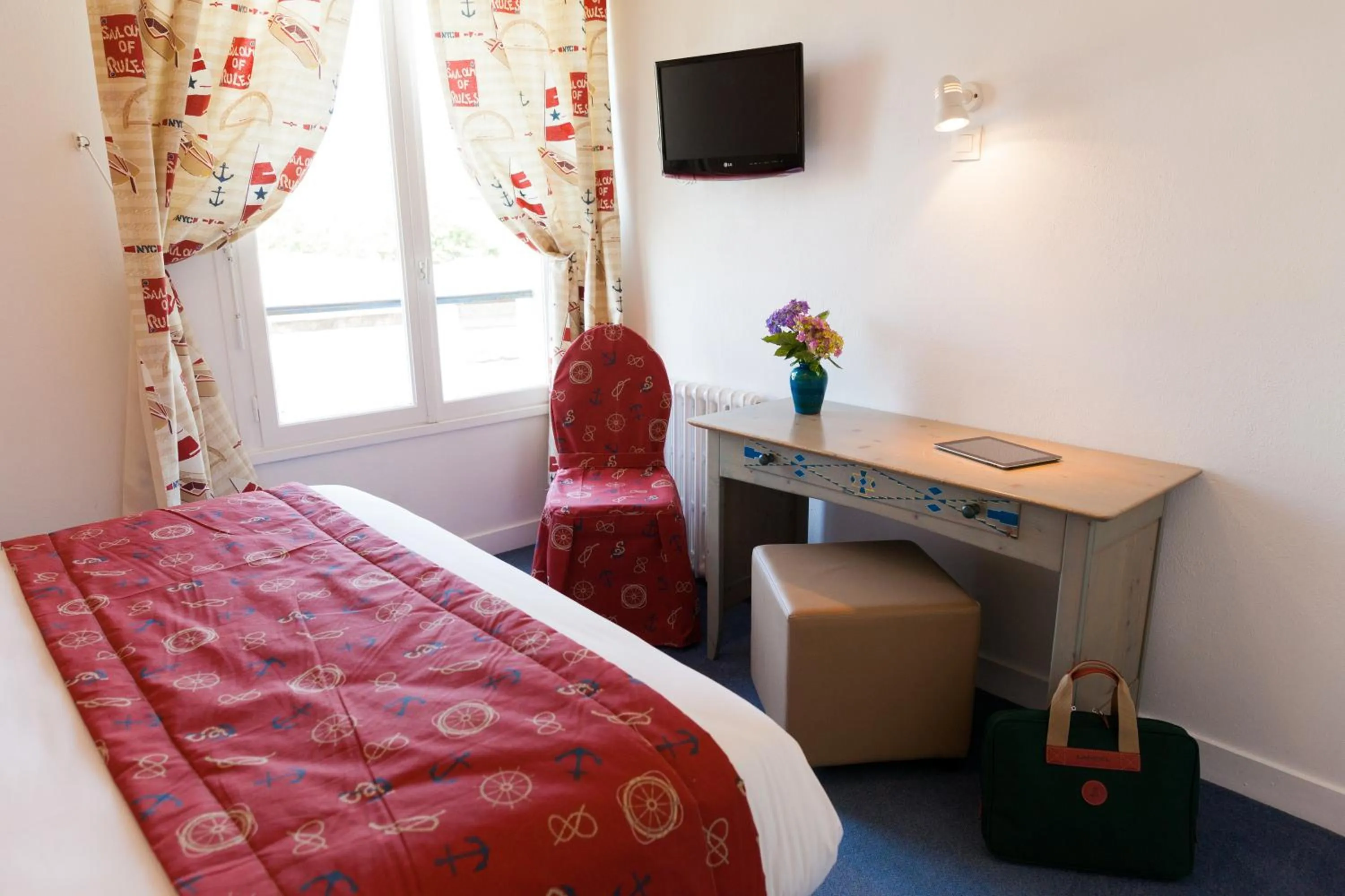 Bedroom, Bed in Hotel Restaurant De La Plage