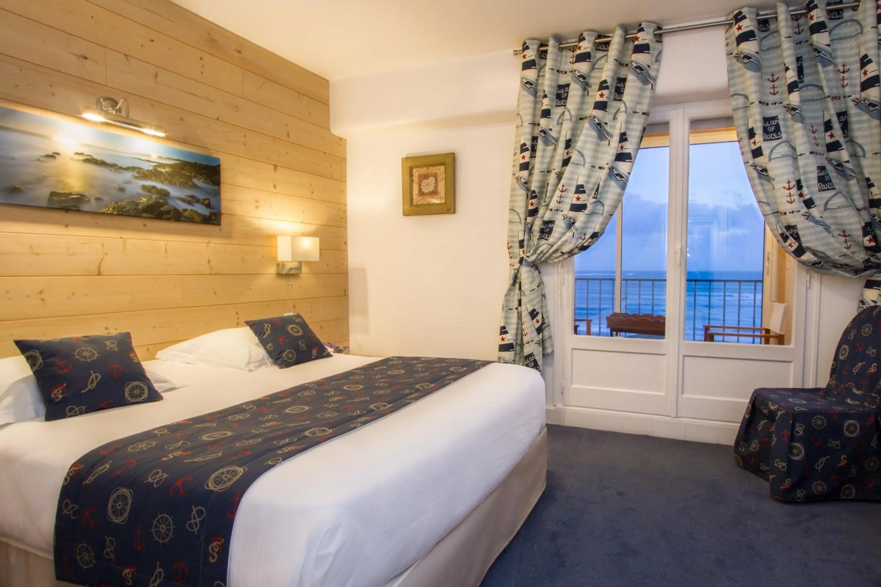 Photo of the whole room, Bed in Hotel Restaurant De La Plage