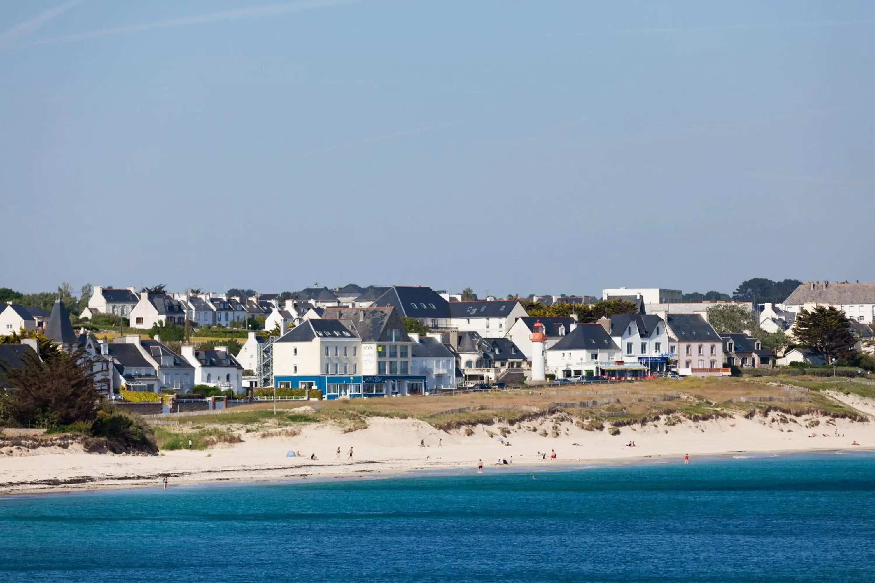 Property building in Hotel Restaurant De La Plage Property building in Hotel Restaurant De La Plage
