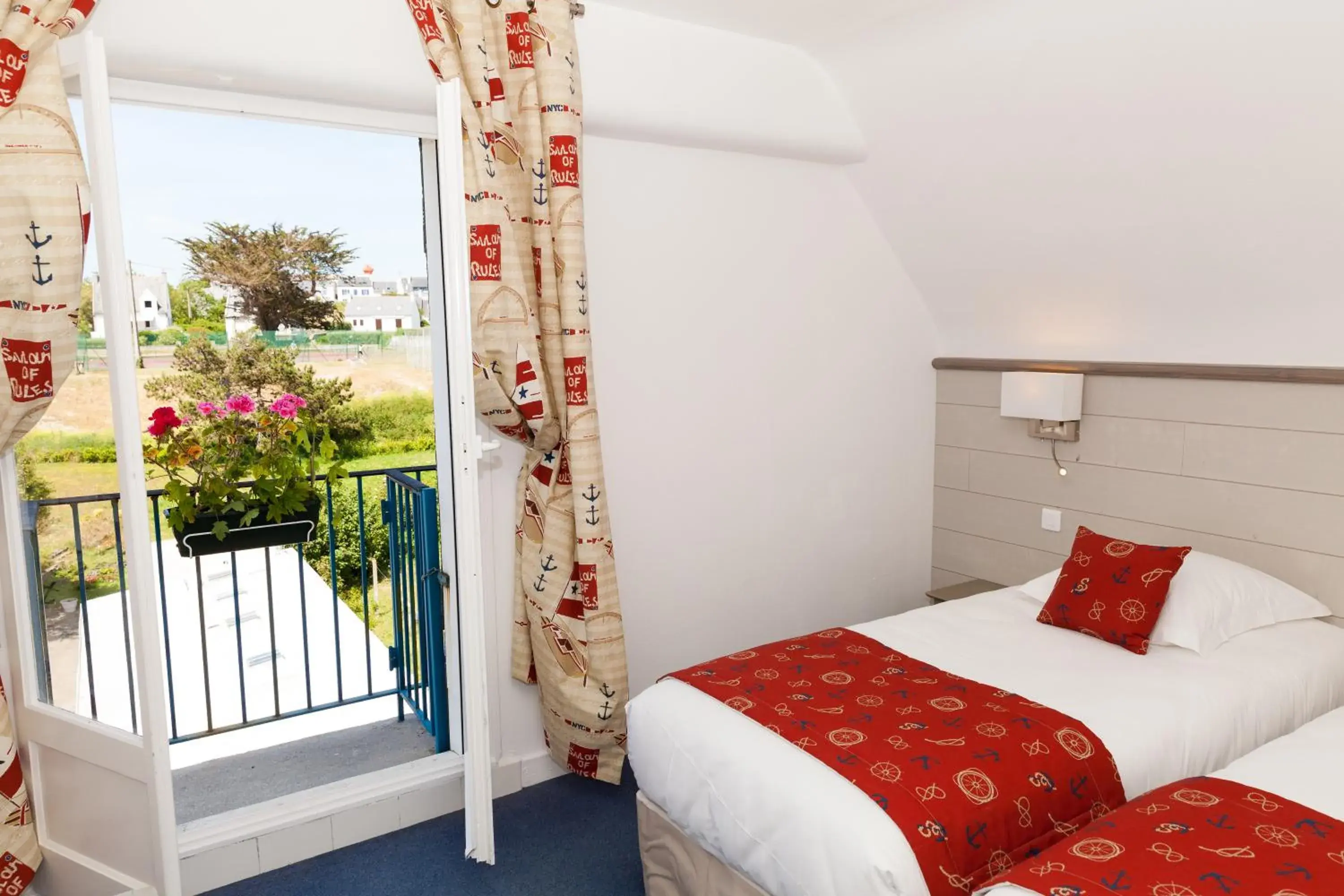 Bedroom, Bed in Hotel Restaurant De La Plage Bedroom, Bed in Hotel Restaurant De La Plage