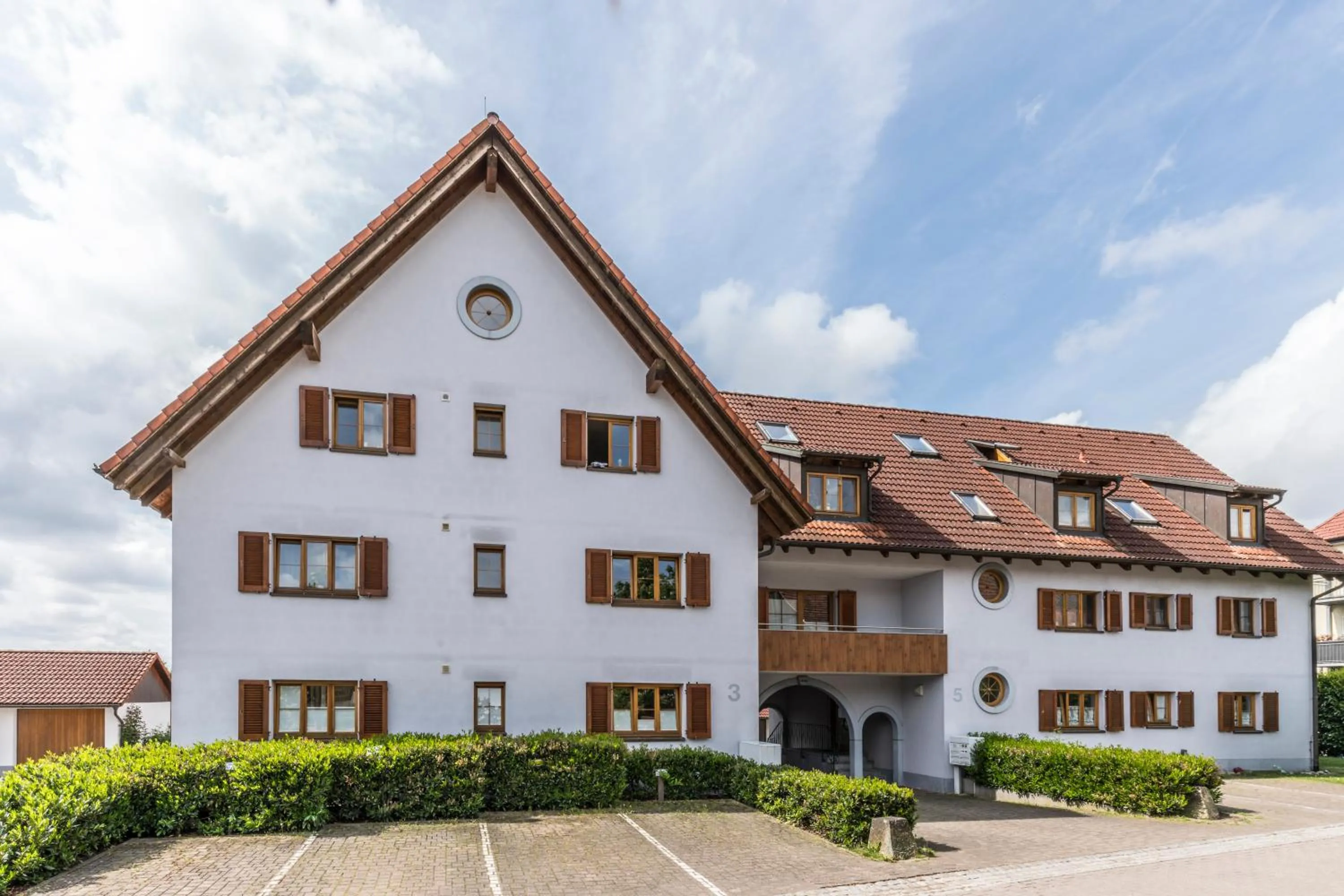 Facade/entrance in RH-Appartements 15 Minuten von Basel im Dorf Rührberg