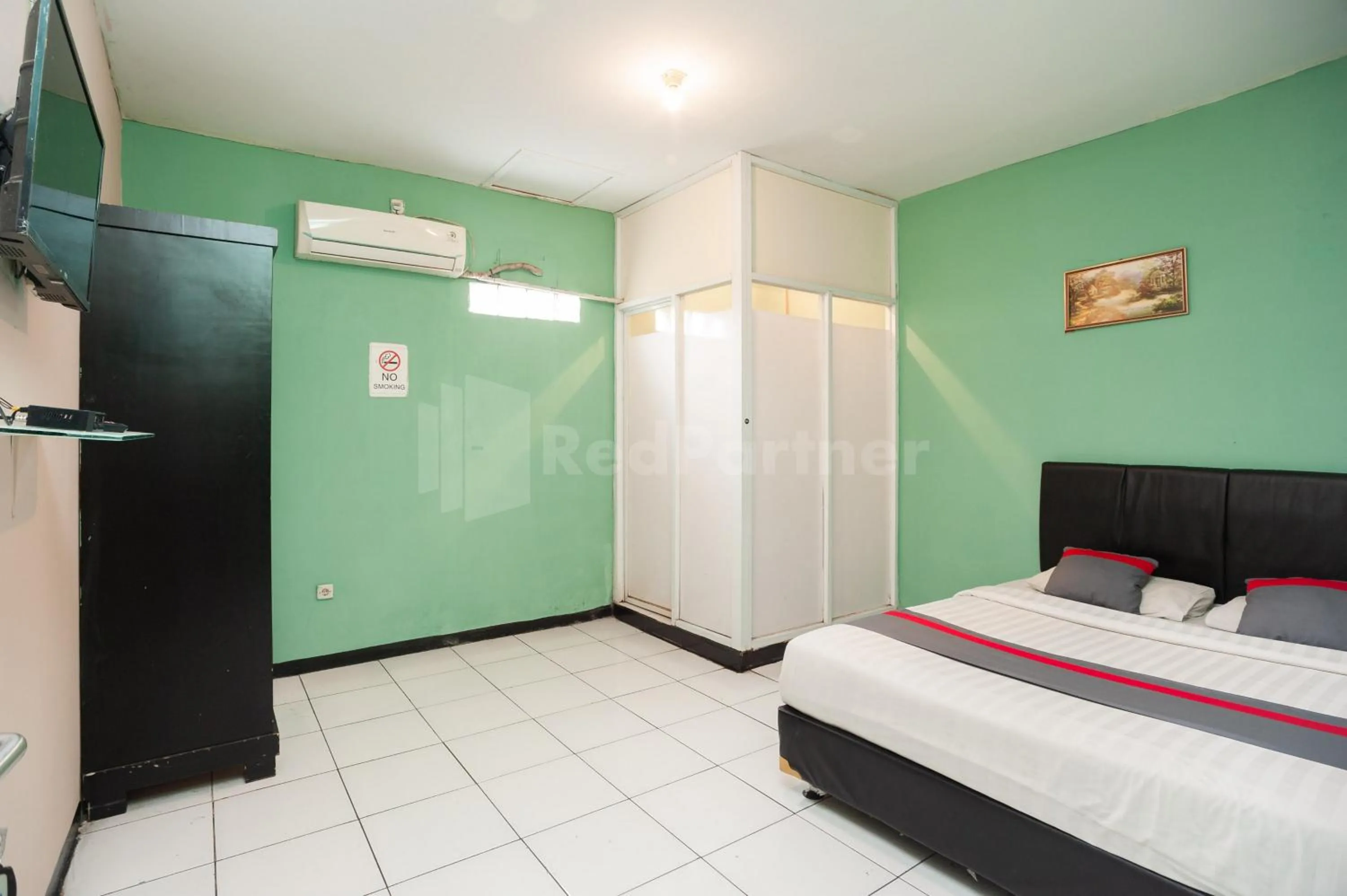 Bed in J&B Rooms Pramuka Jakarta Mitra RedDoorz